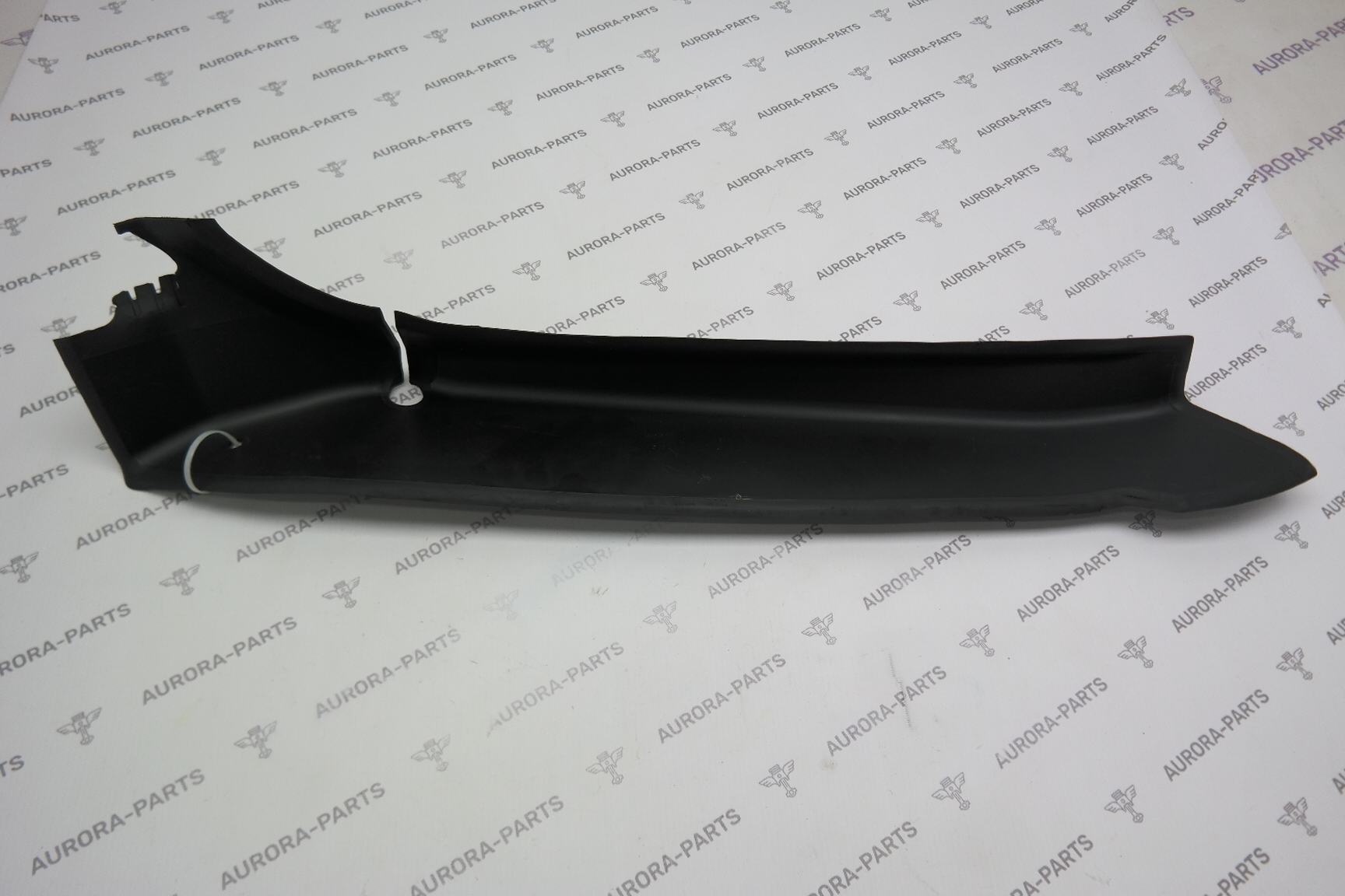 Водосток проема крышки багажника LH Land Rover Range Rover Sport