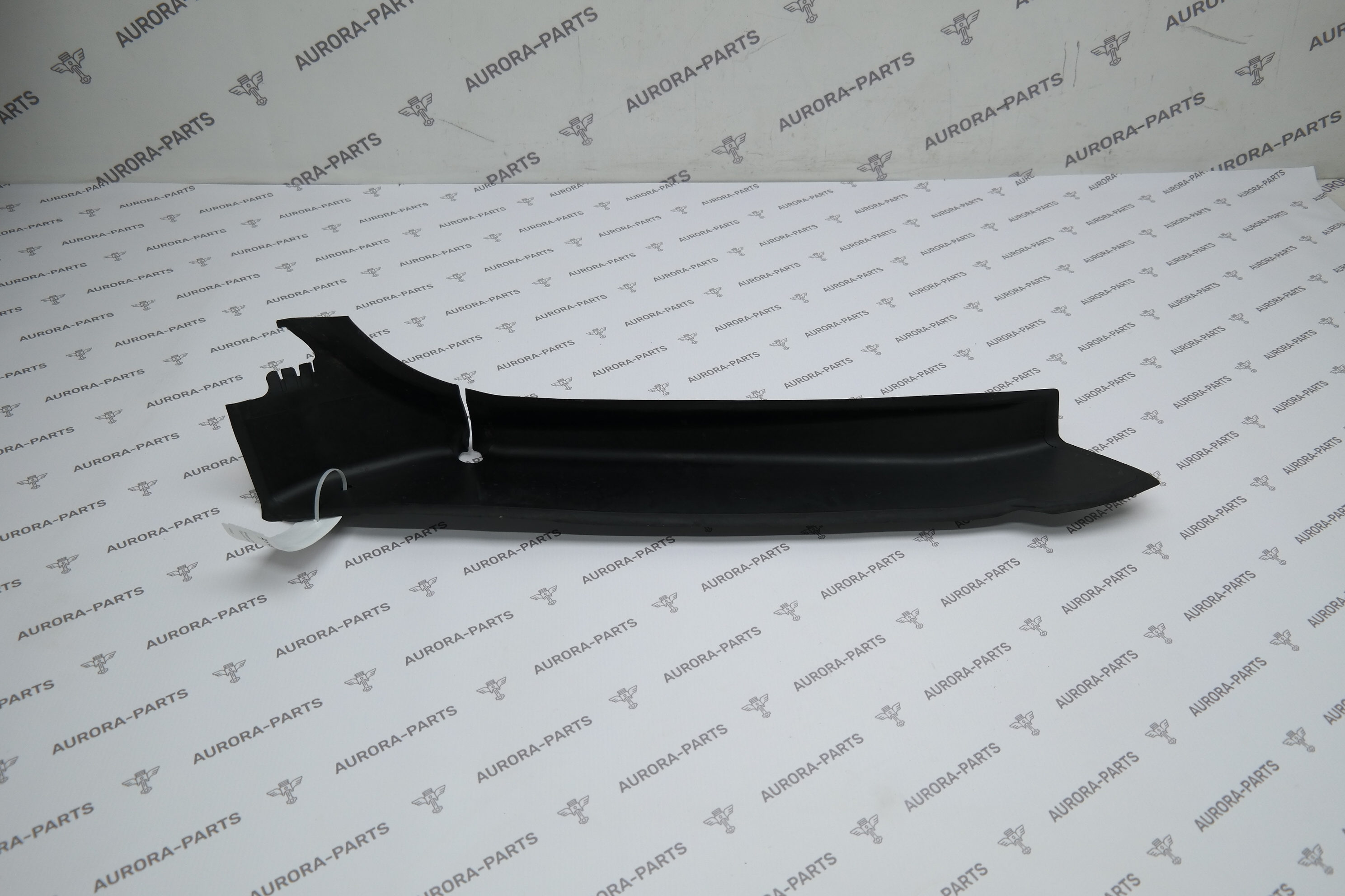 Водосток проема крышки багажника LH Land Rover Range Rover Sport