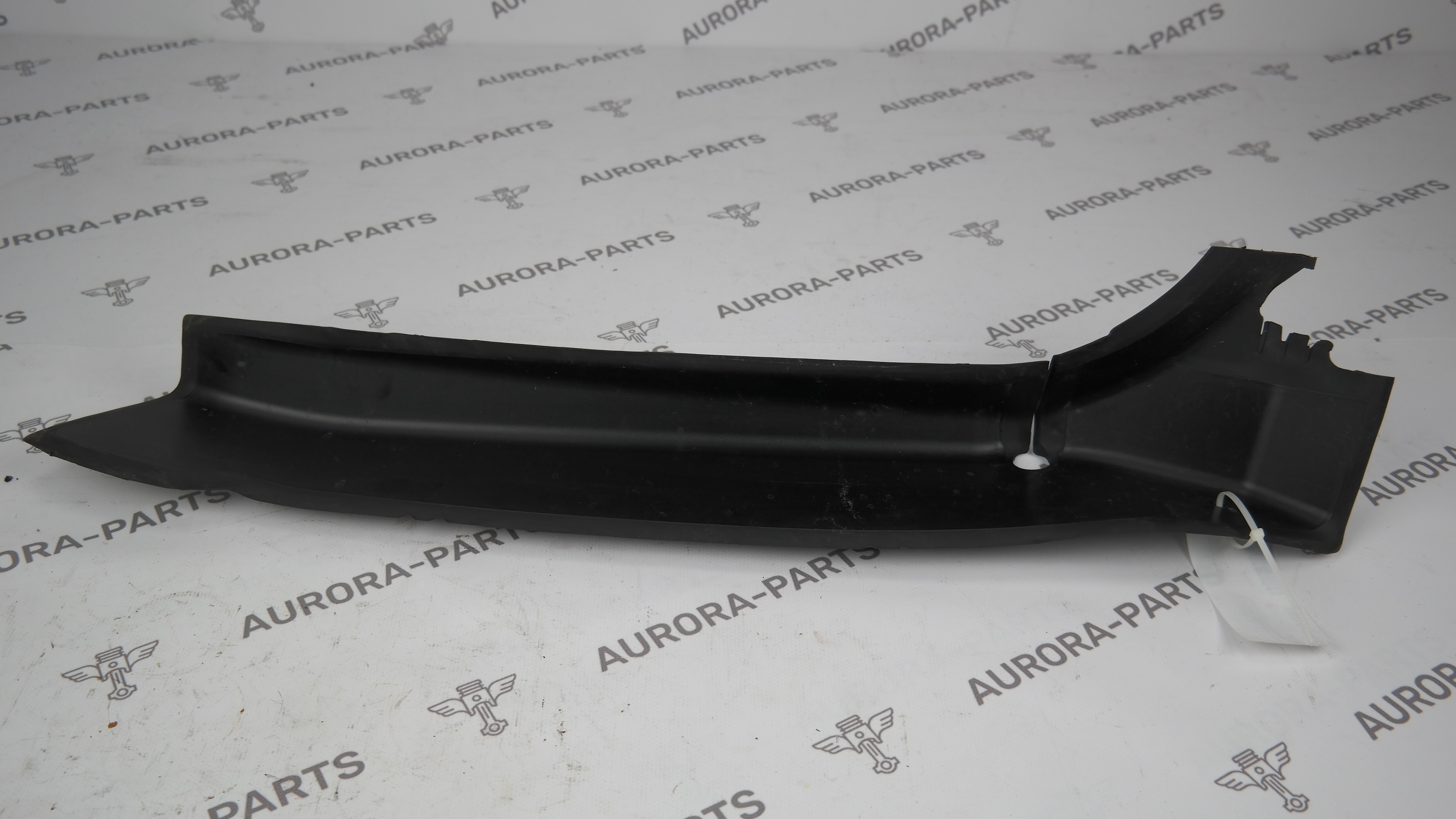 Водосток проема крышки багажника RH Land Rover Range Rover Sport