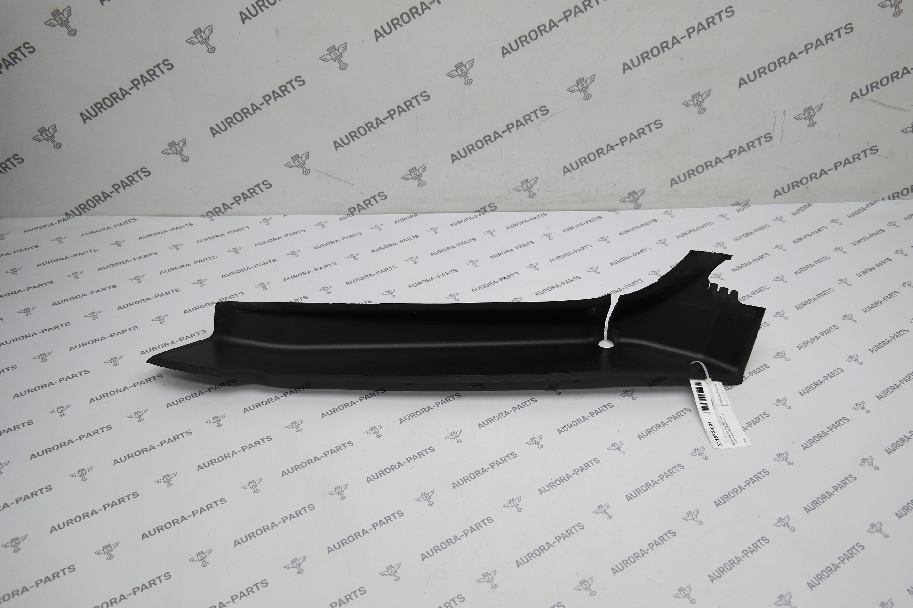 Водосток проема крышки багажника RH Land Rover Range Rover Sport