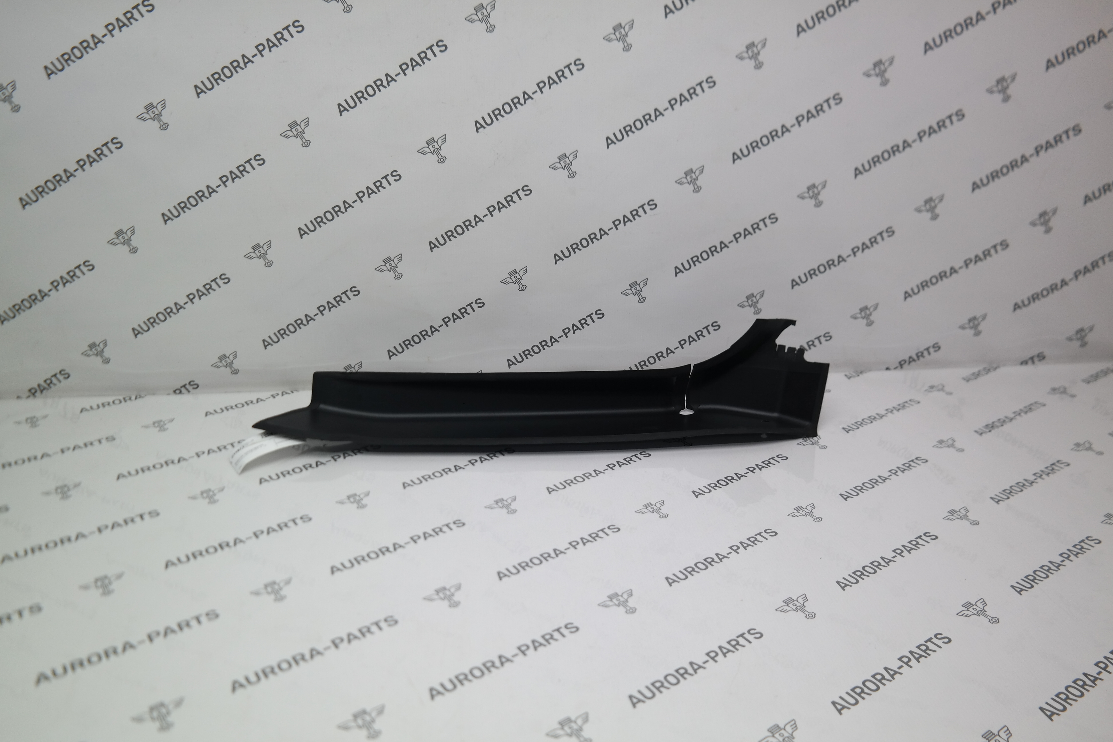 Водосток проема крышки багажника RH Land Rover Range Rover Sport