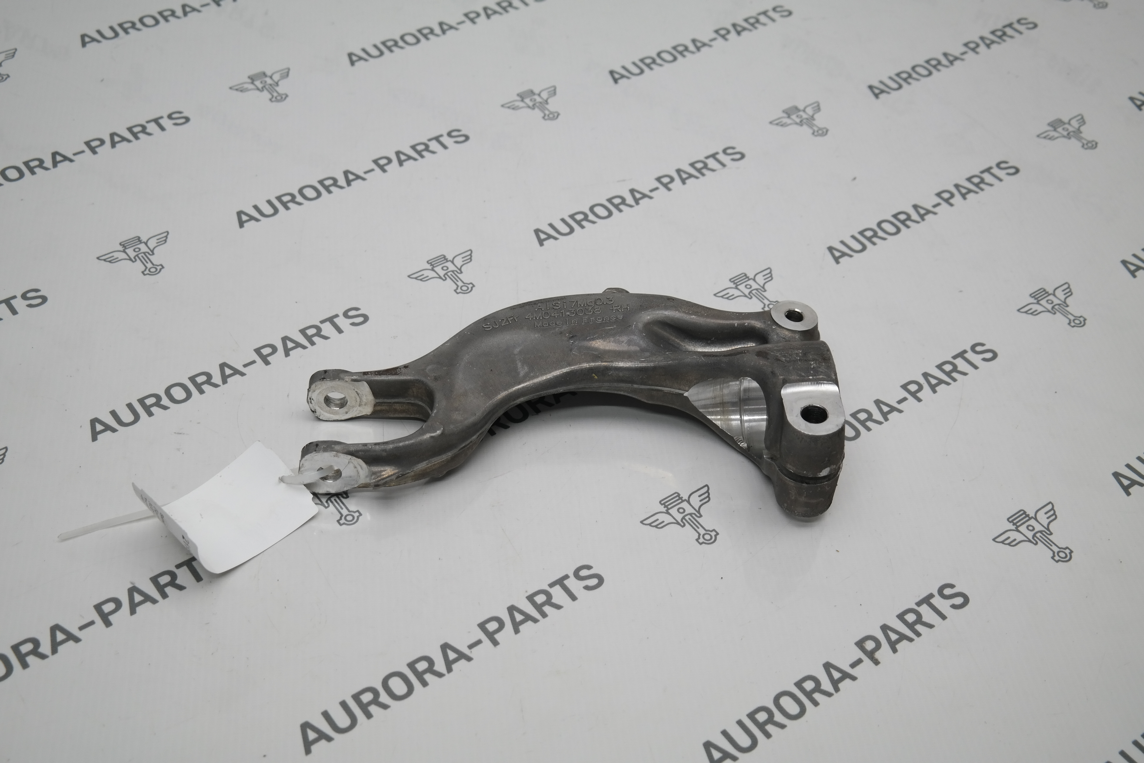 Вилка переднего амортизатора (Кронштейн амортизатора)RH Audi Q7