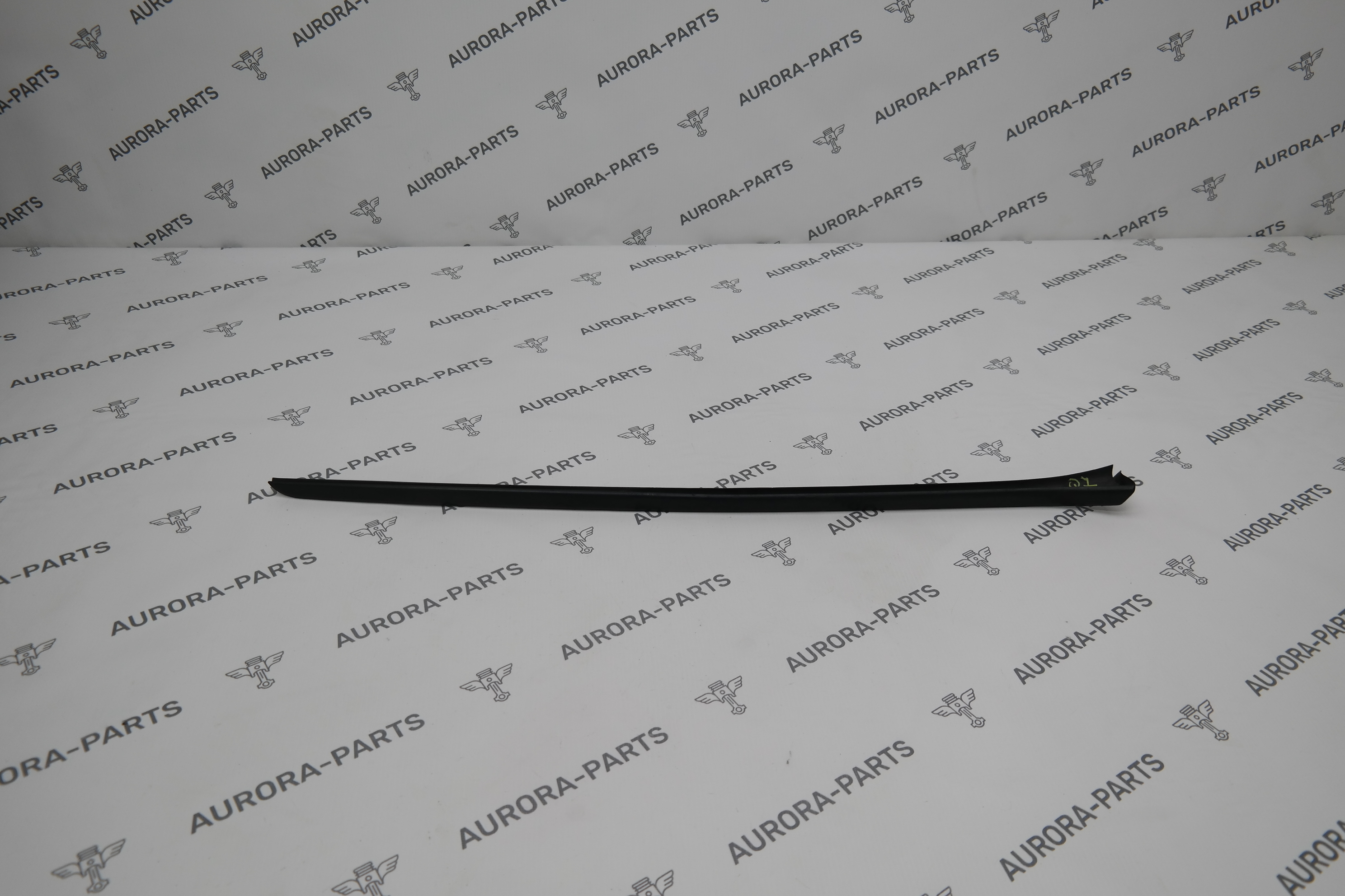 Молдинг лобового стекла (Водосток) RH Audi Q7