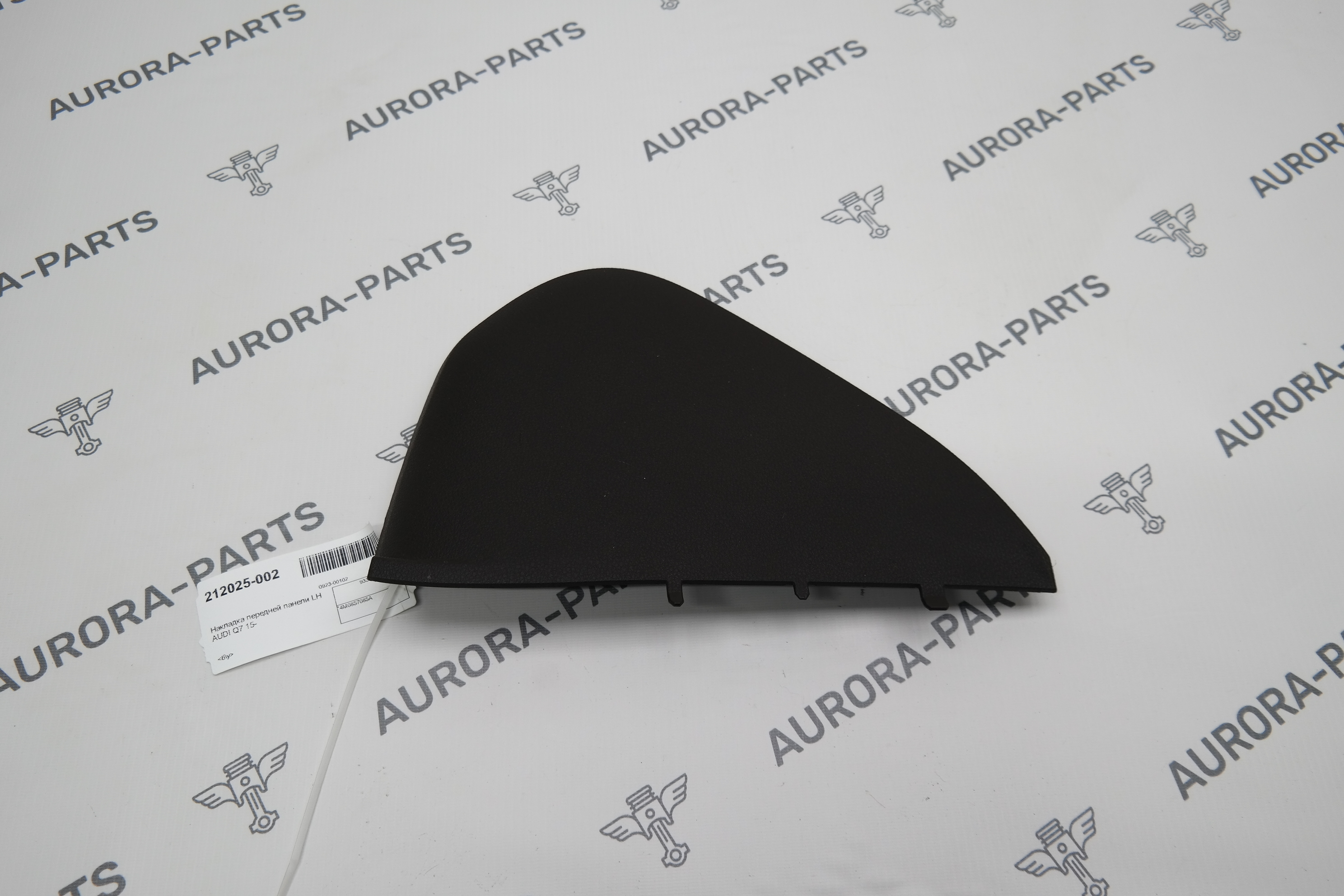 Накладка передней панели LH Audi Q7