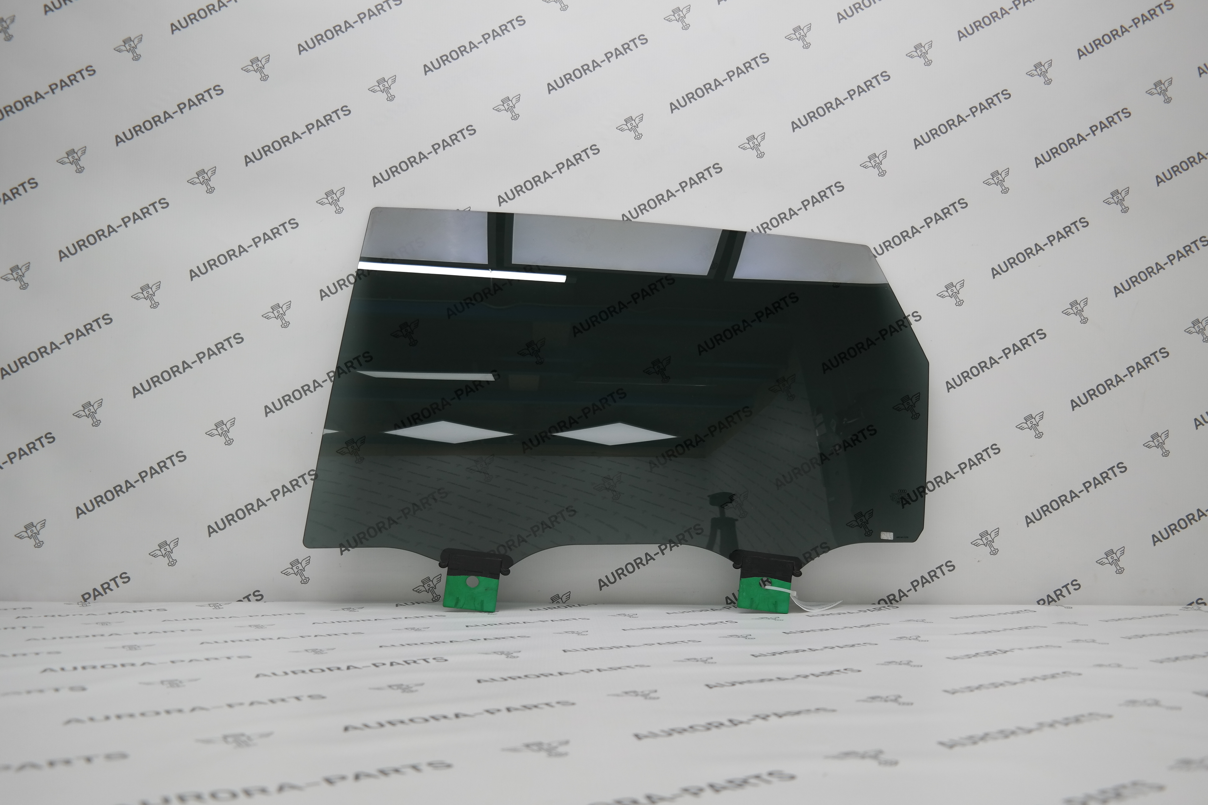 Стекло задней двери (Заводская тонировка) LH Audi Q7