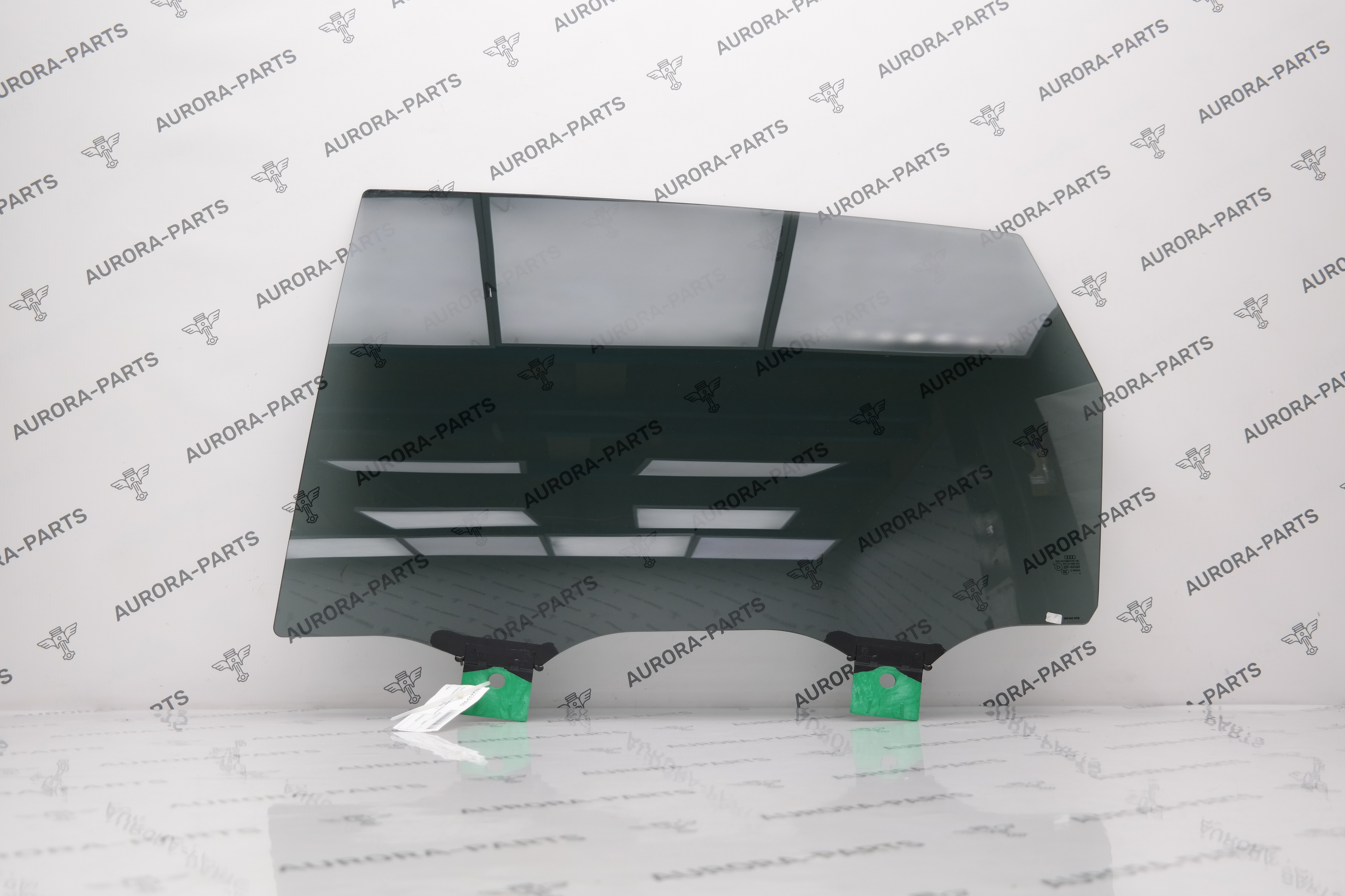 Стекло задней двери (Заводская тонировка) LH Audi Q7