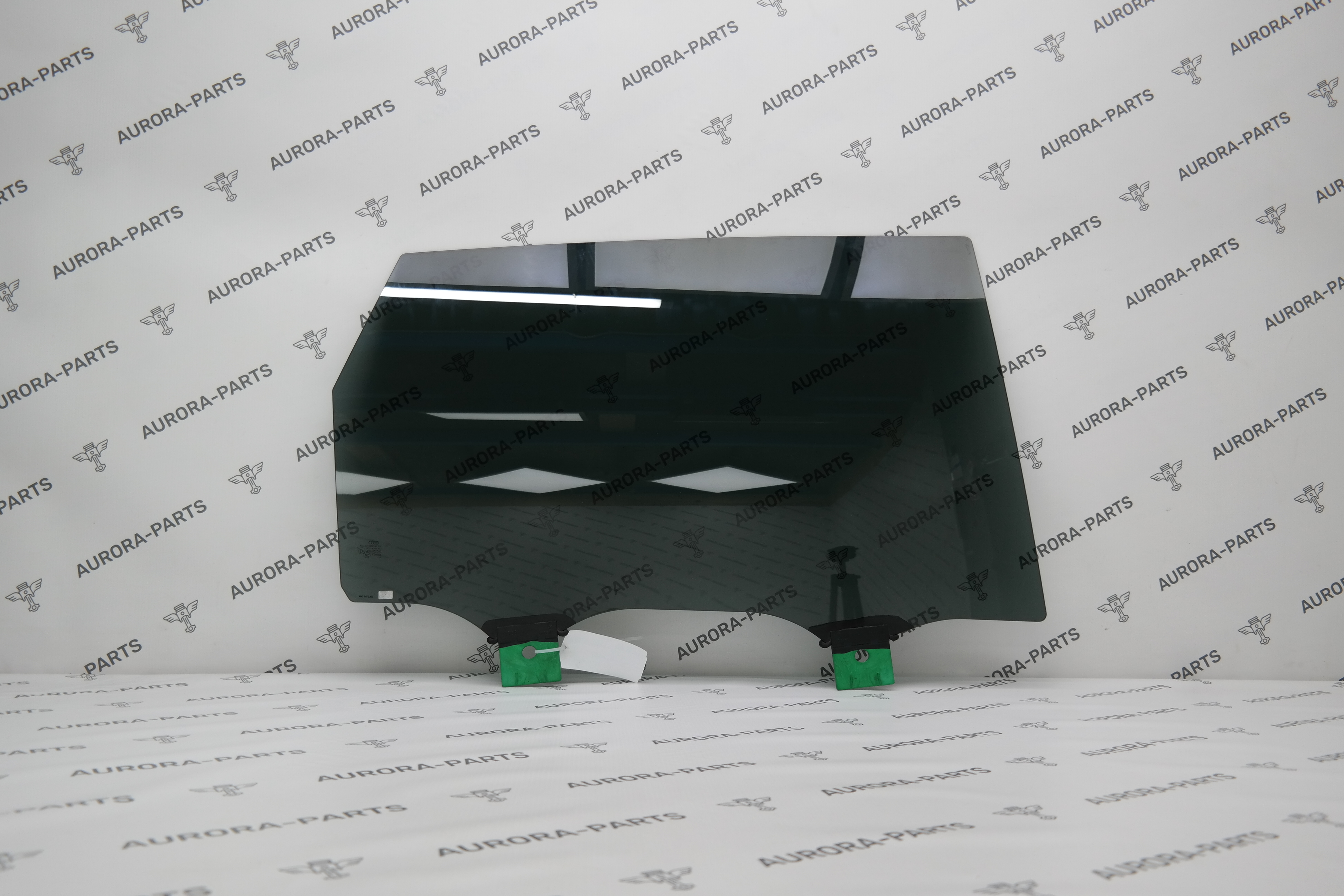 Стекло задней двери (Заводская тонировка) RH Audi Q7