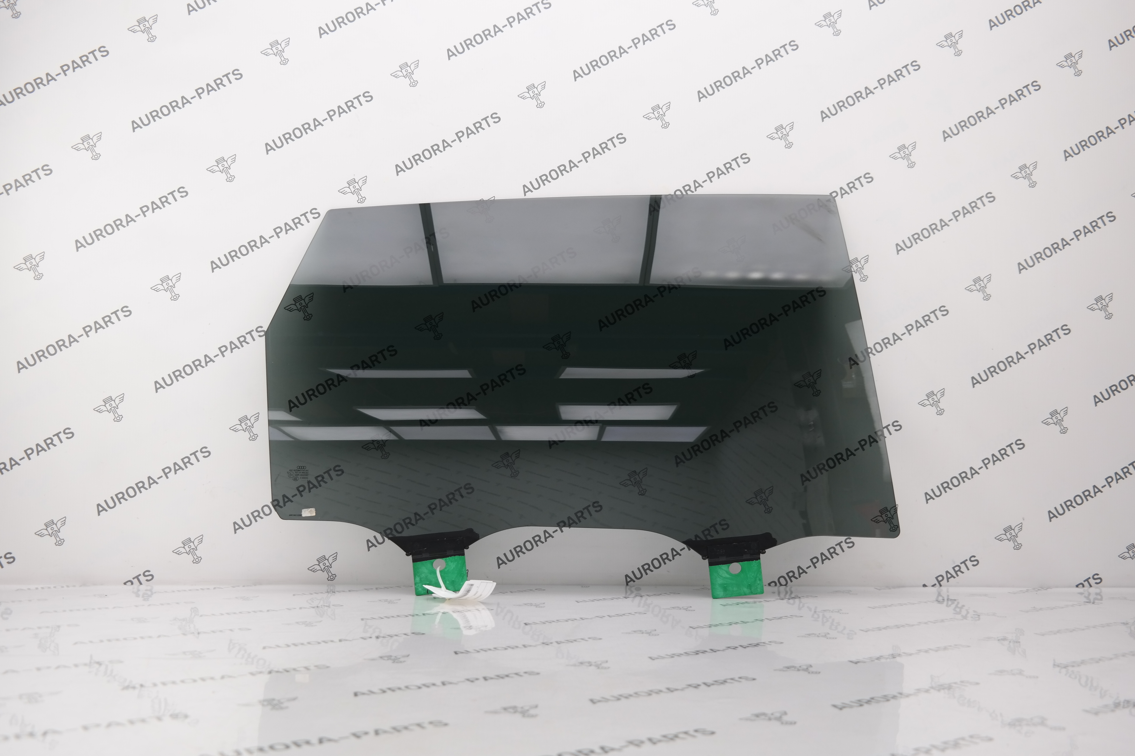 Стекло задней двери (Заводская тонировка) RH Audi Q7