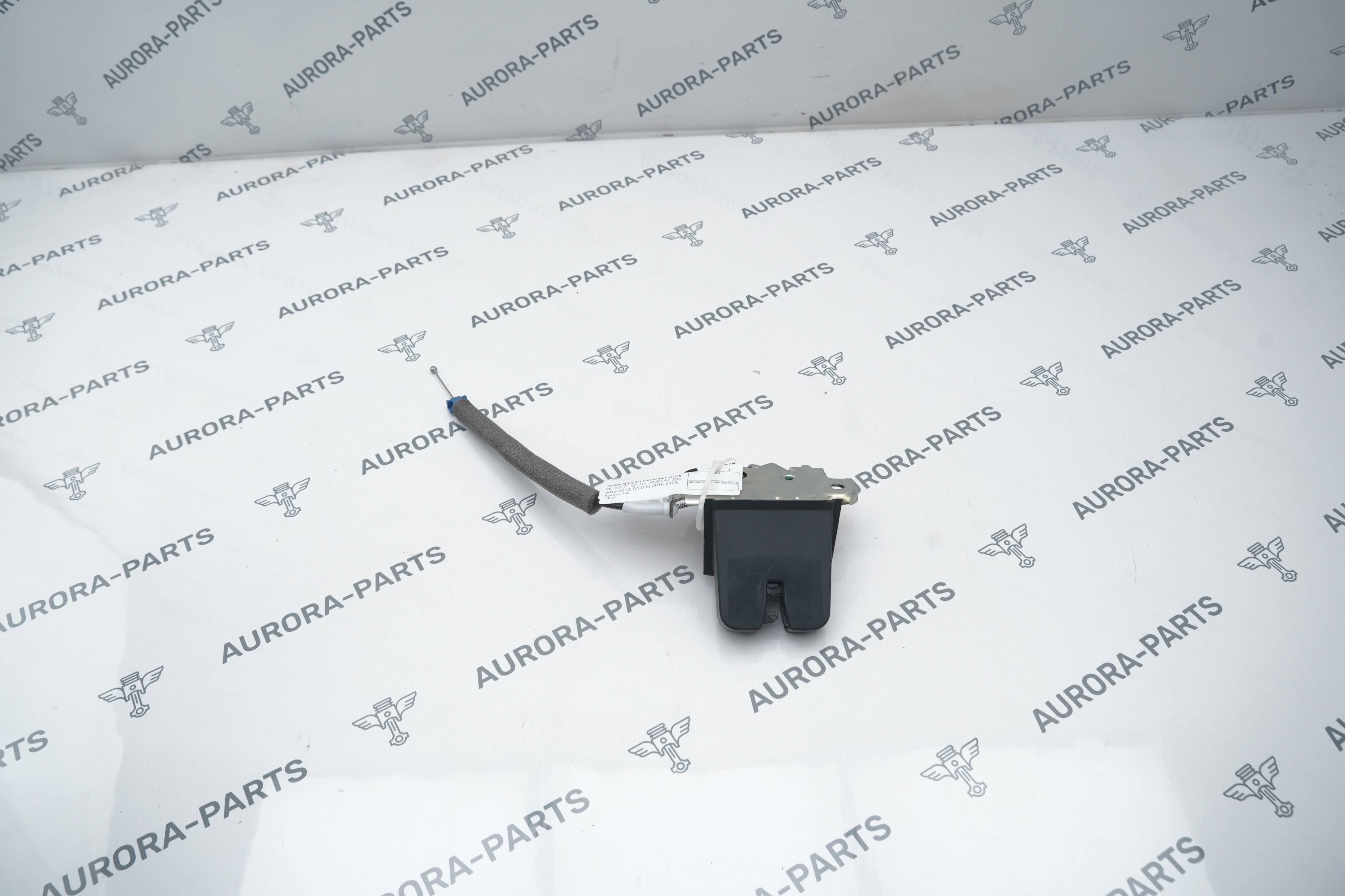 Замок крышки багажника Audi Q7