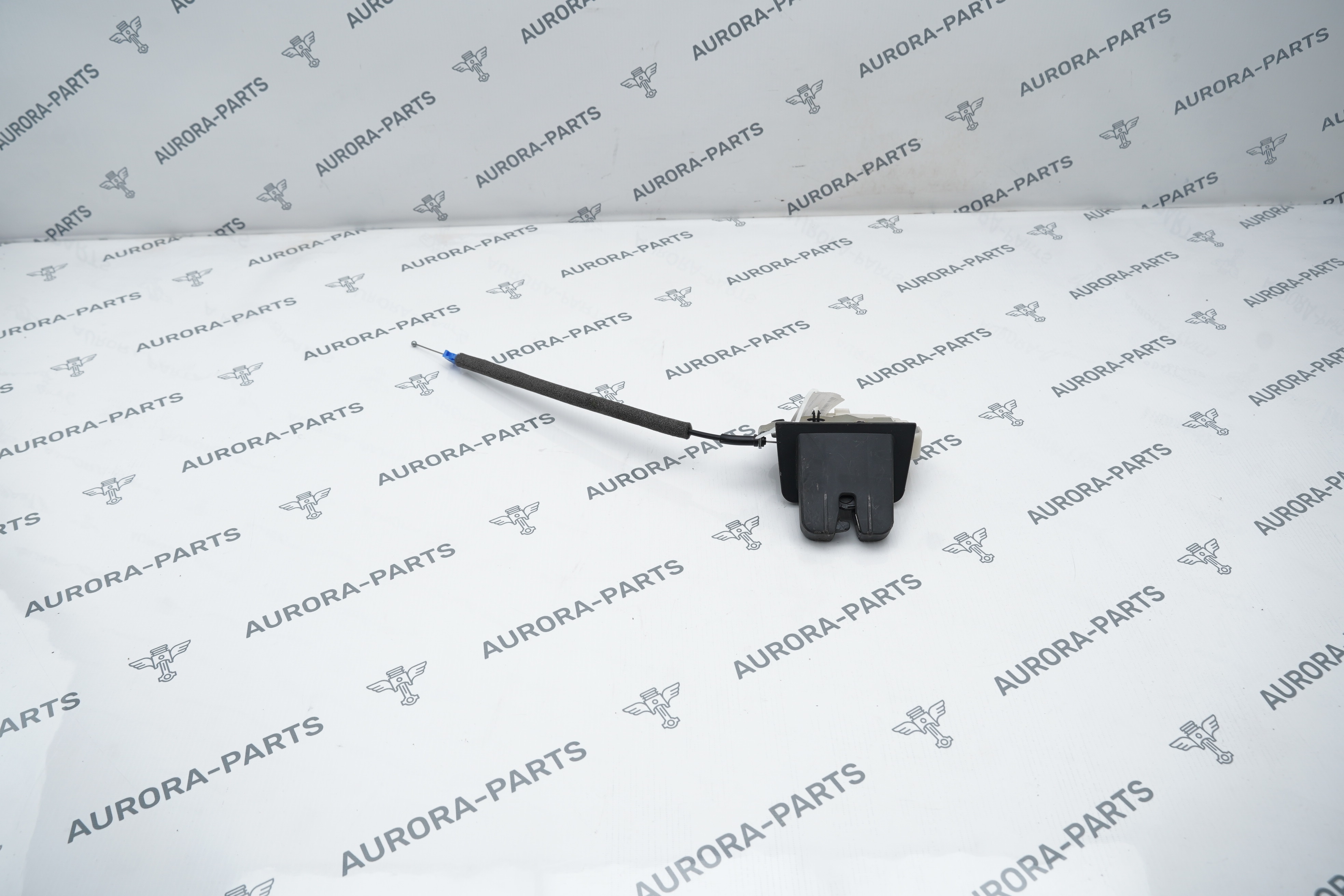 Замок крышки багажника Audi Q7