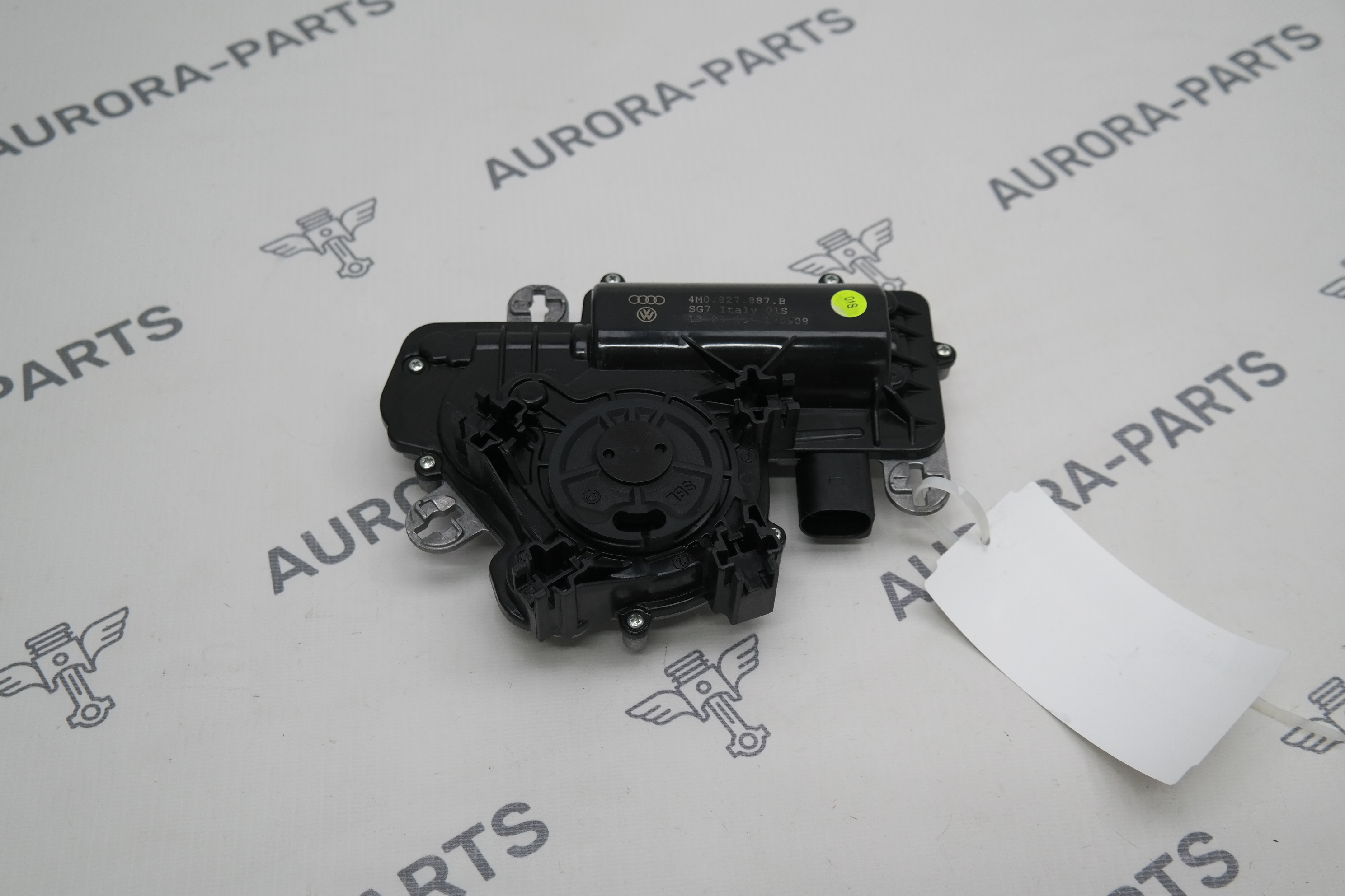 Доводчик замка крышки багажника Audi Q7