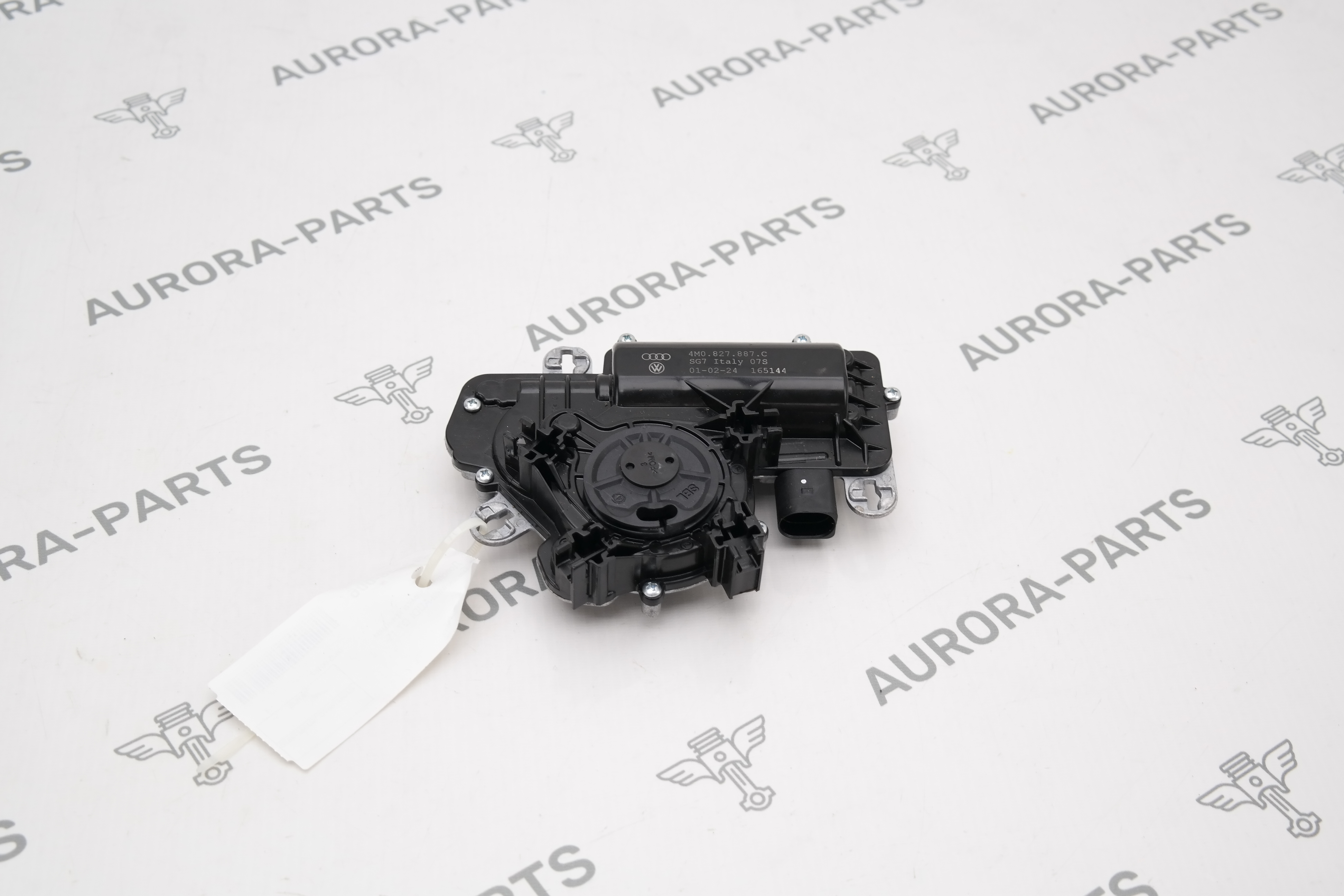 Доводчик замка крышки багажника Audi Q7