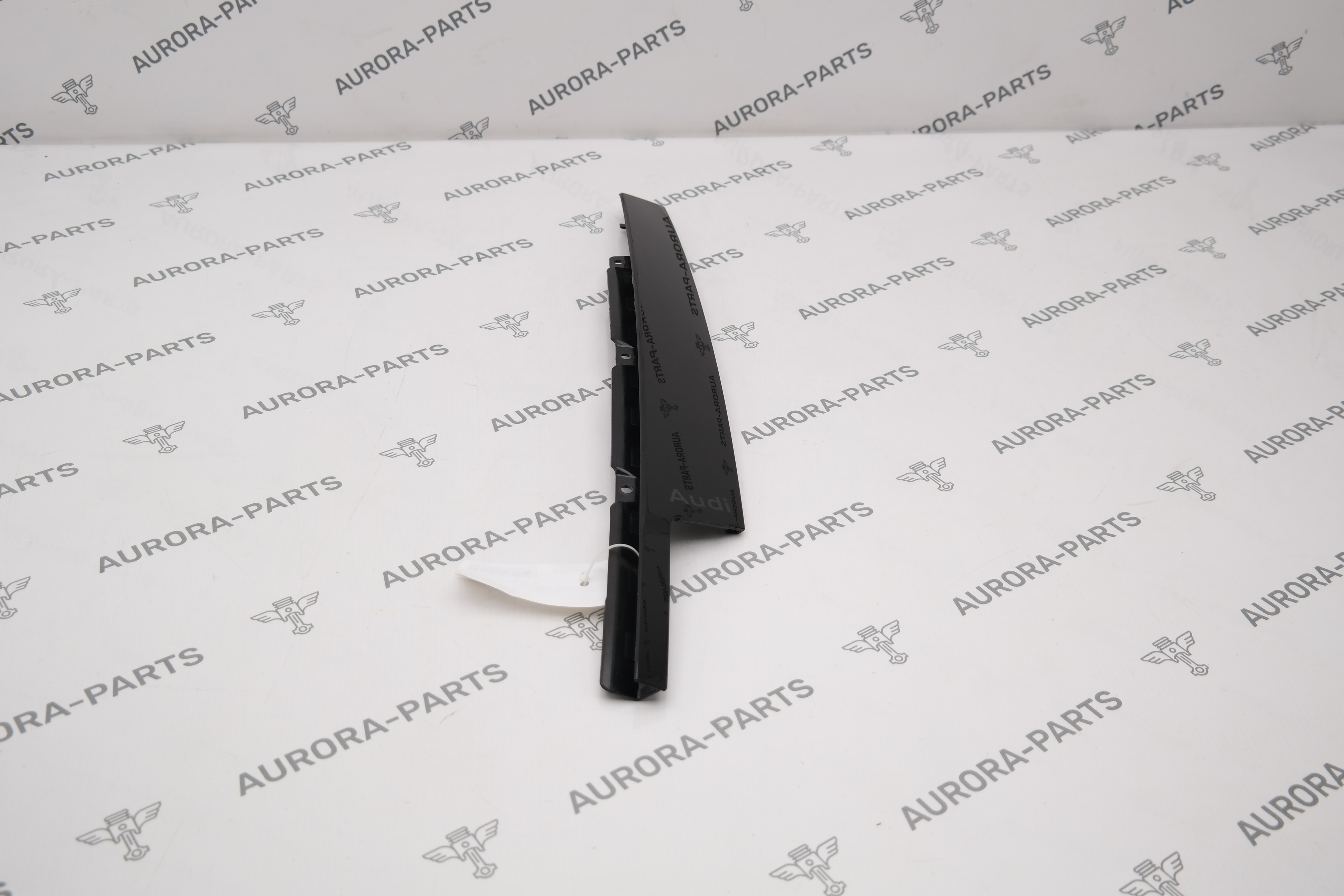 Накладка передней двери (Стойка B) LH Audi Q7