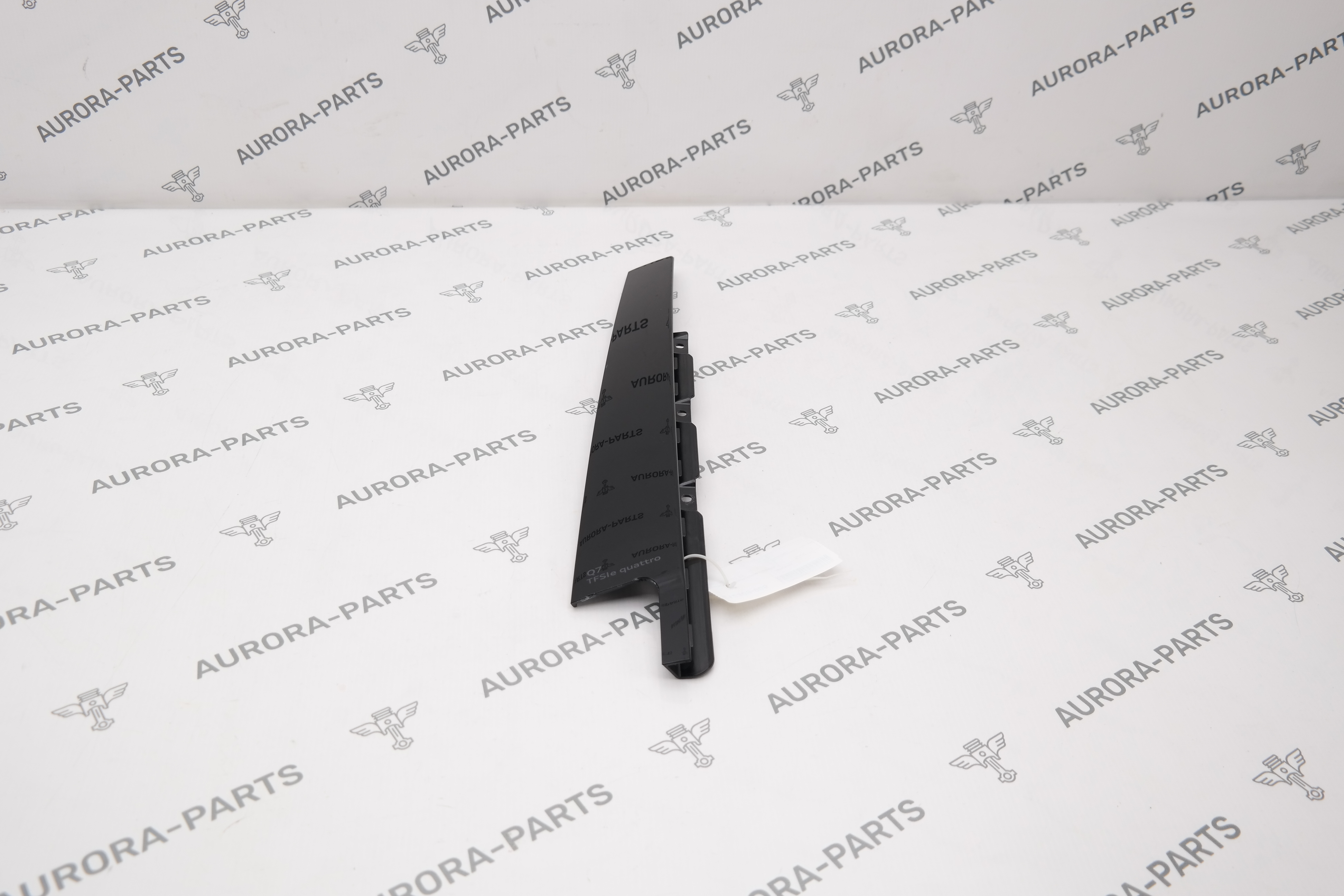 Накладка задней двери (Стойка B) LH Audi Q7