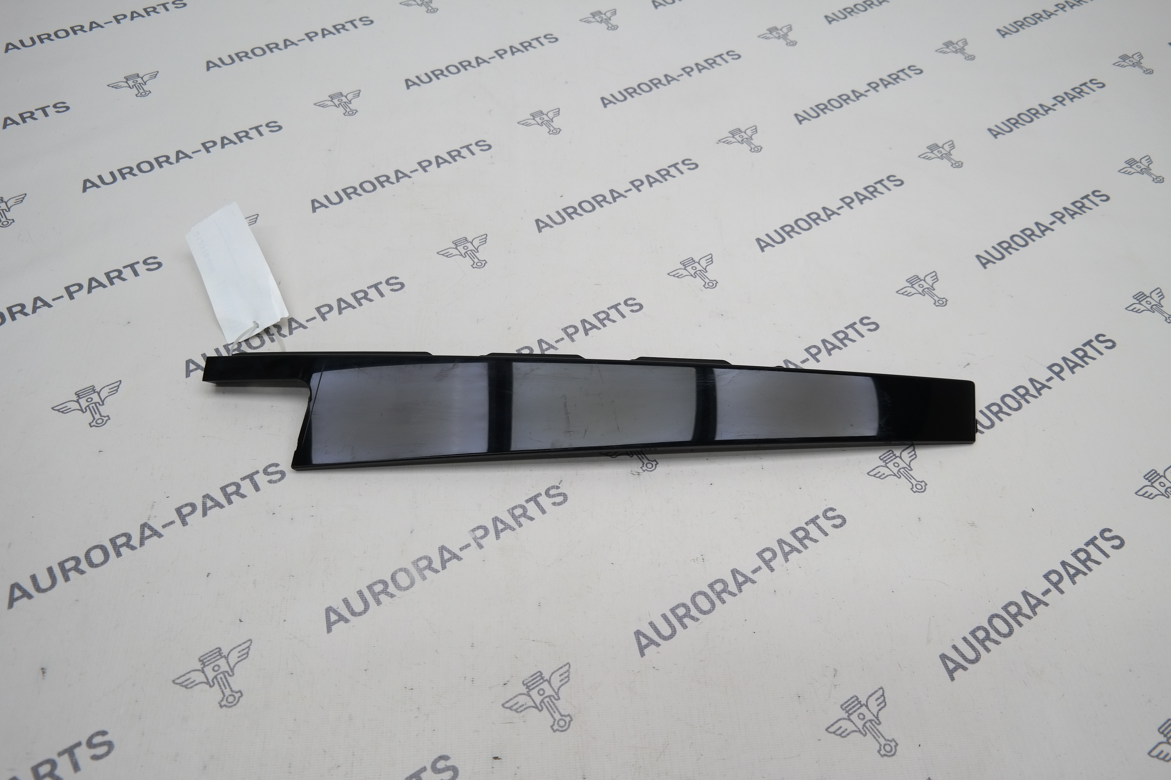 Накладка задней двери (Стойка B) RH Audi Q7