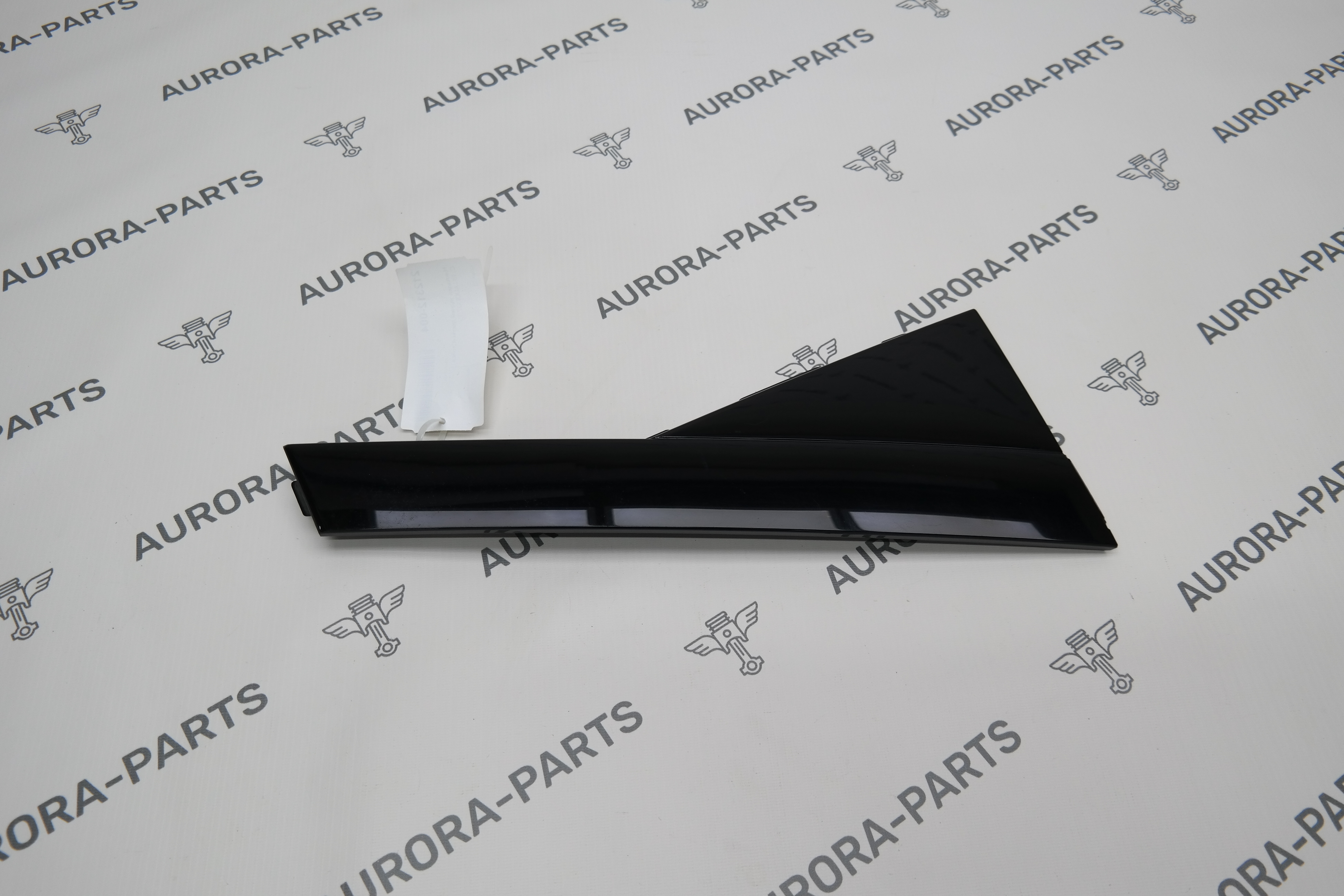 Накладка задней двери (Стойка C) RH Audi Q7