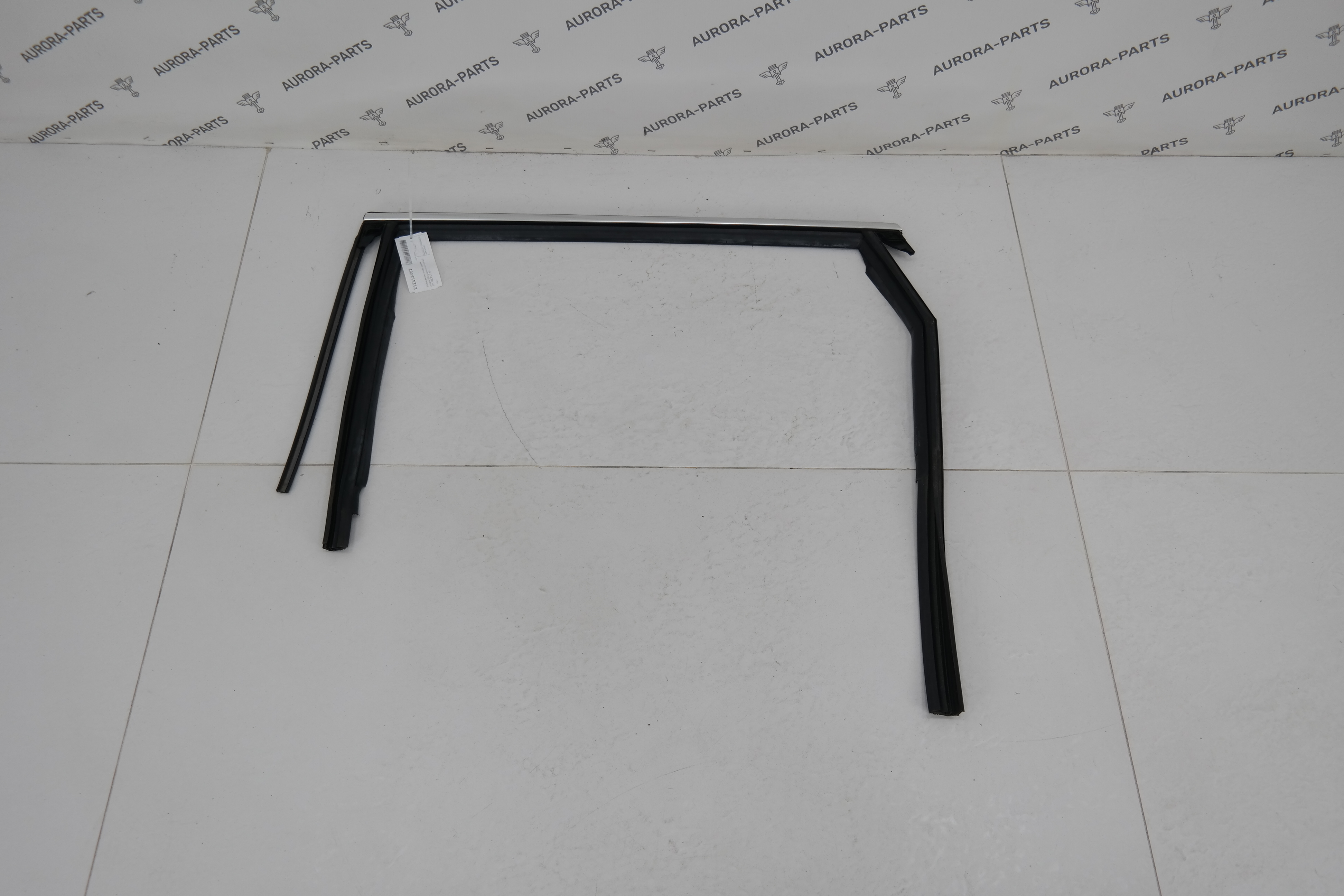 Уплотнитель стекла задней двери (Направляющая стекла) LH Audi Q7