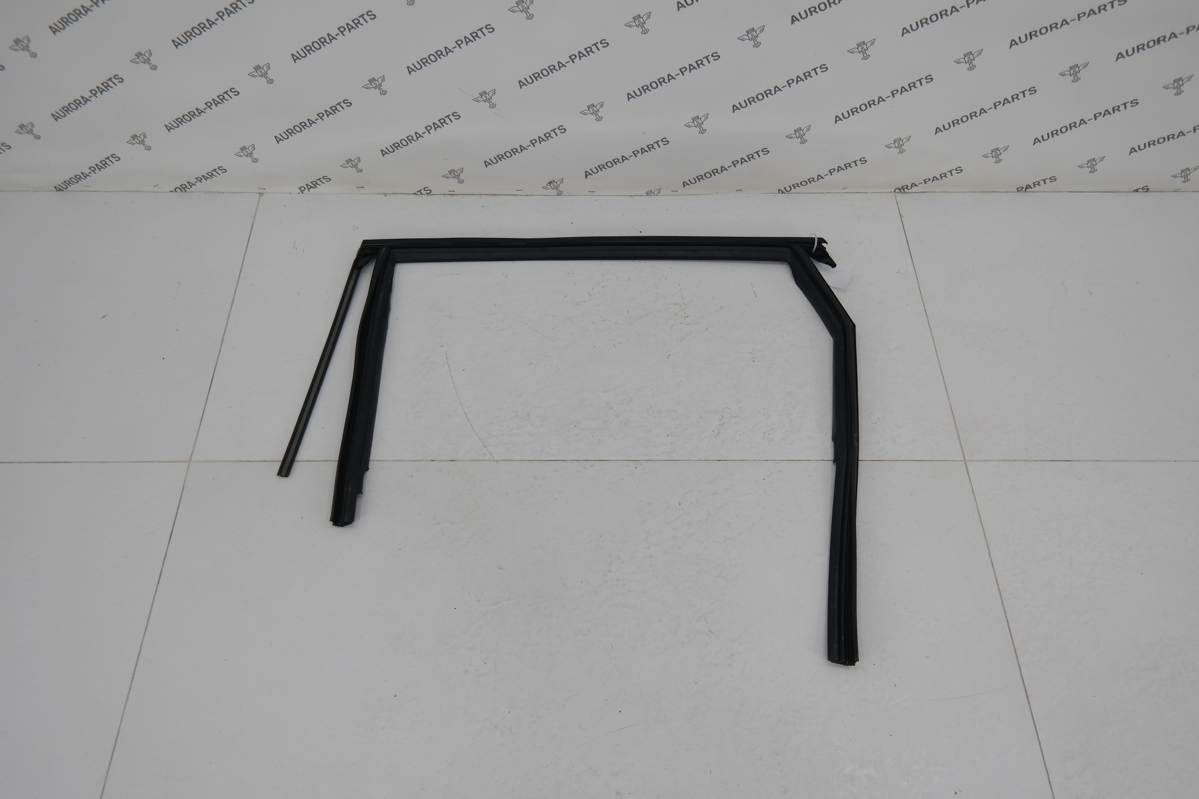 Уплотнитель стекла задней двери (Направляющая стекла) LH Audi Q7