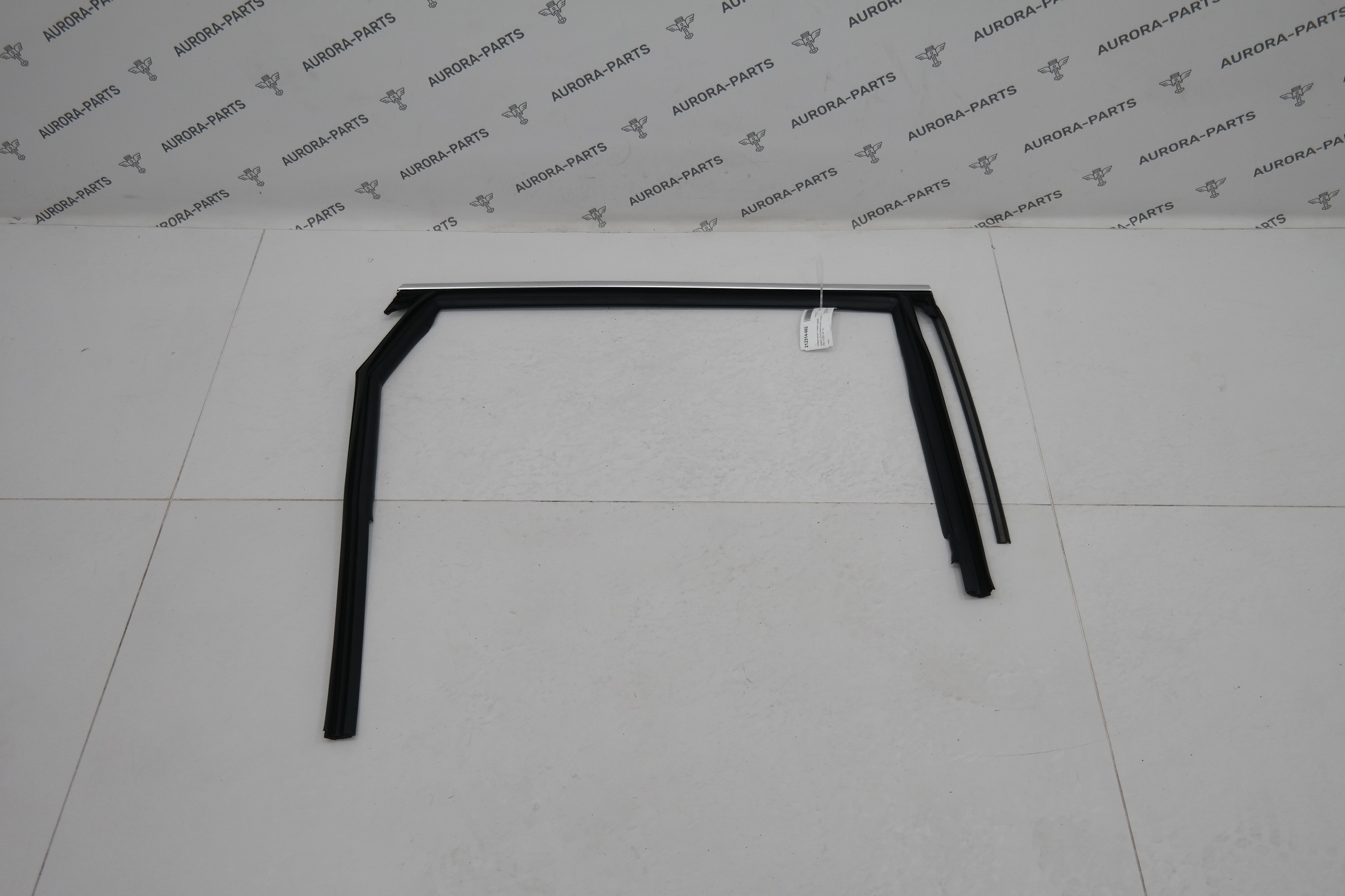 Уплотнитель стекла задней двери (Направляющая стекла) RH Audi Q7