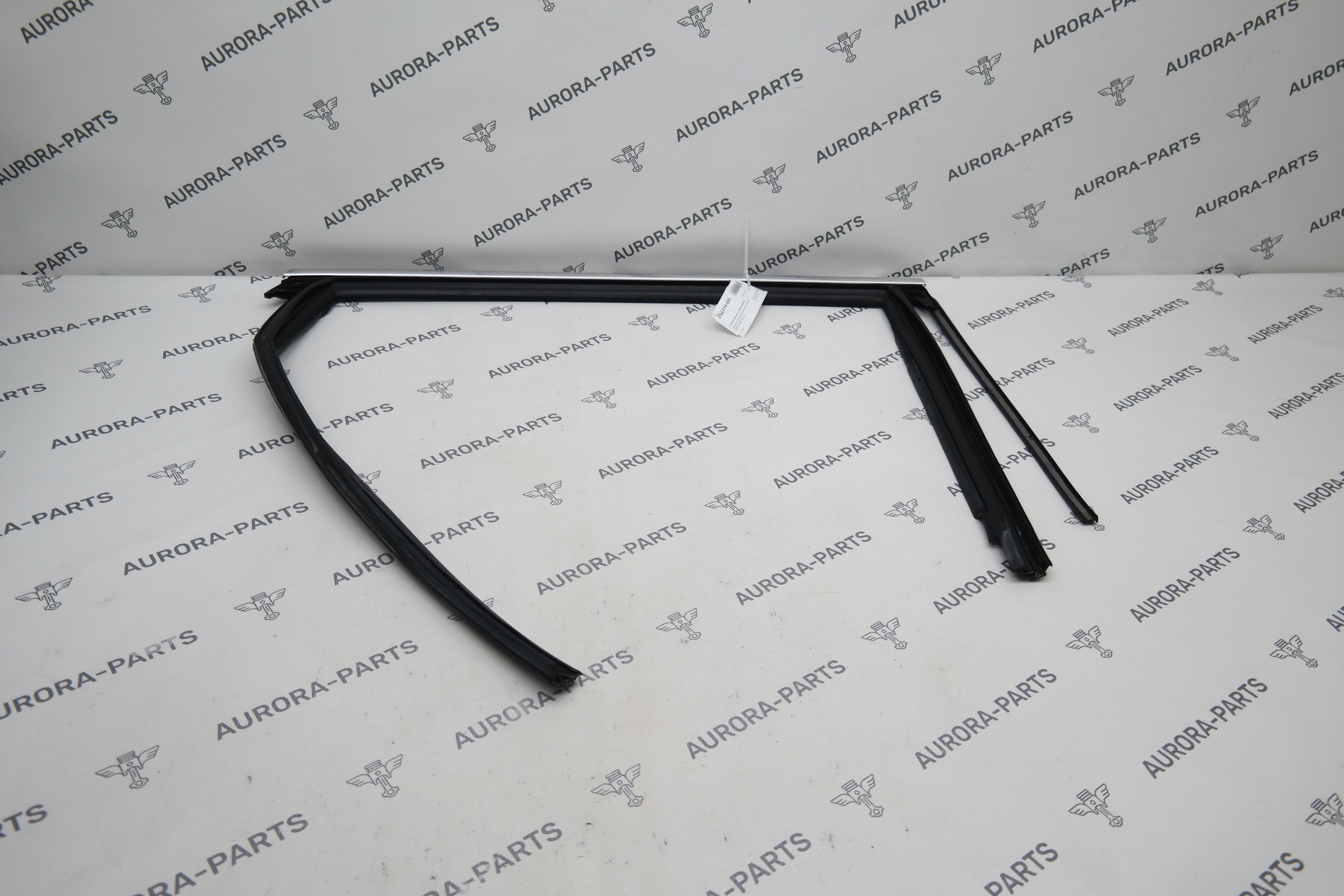 Уплотнитель стекла задней двери (Направляющая стекла) RH Audi Q7