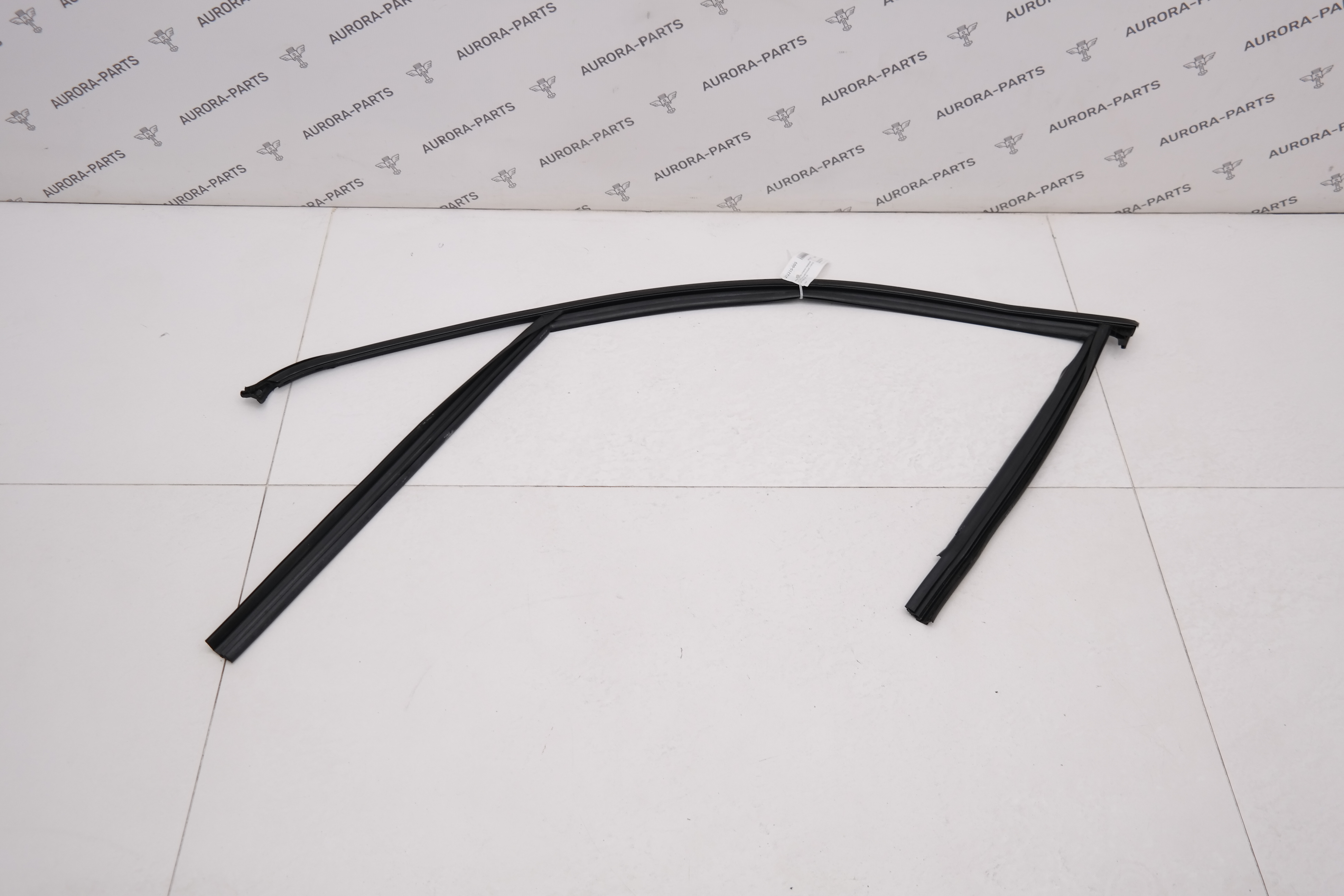 Уплотнитель стекла передней двери (Направляющая стекла) LH Audi Q7