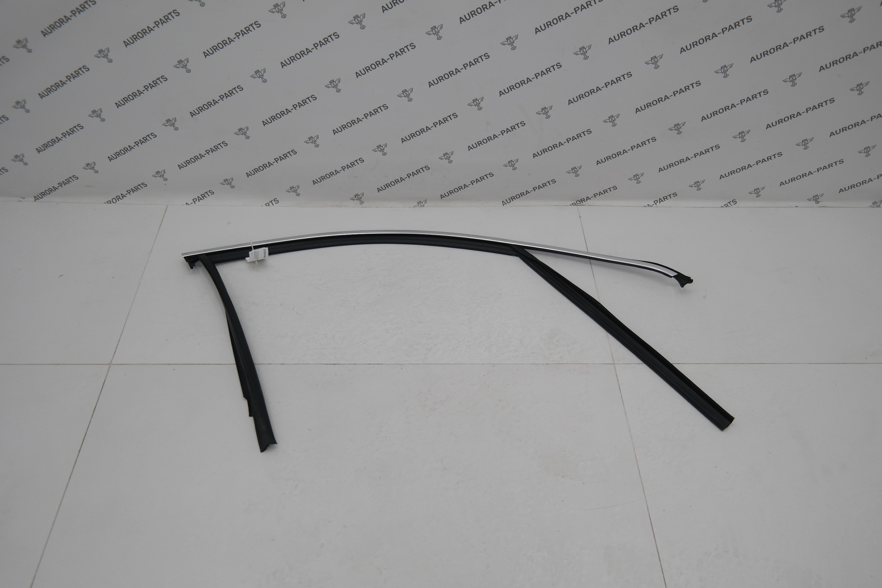 Уплотнитель стекла передней двери (Направляющая стекла) RH Audi Q7