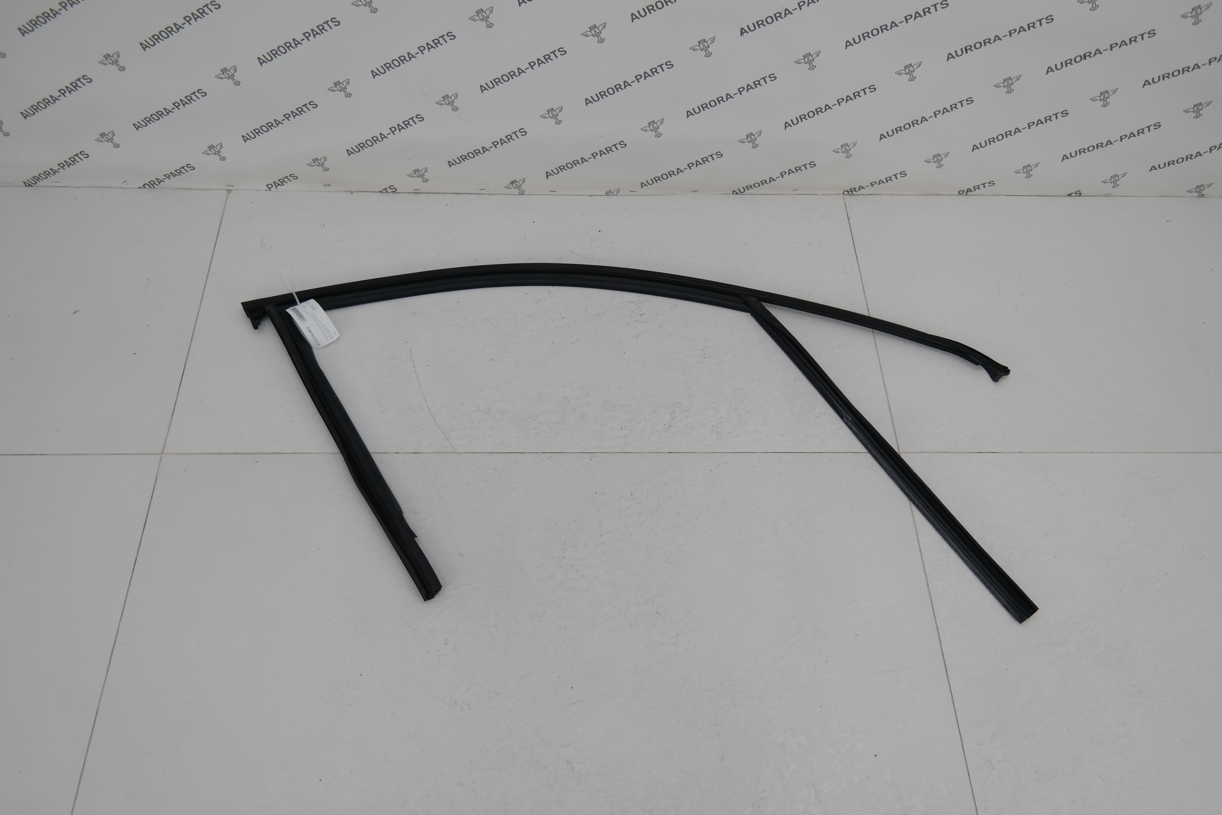 Уплотнитель стекла передней двери (Направляющая стекла) RH Audi Q7