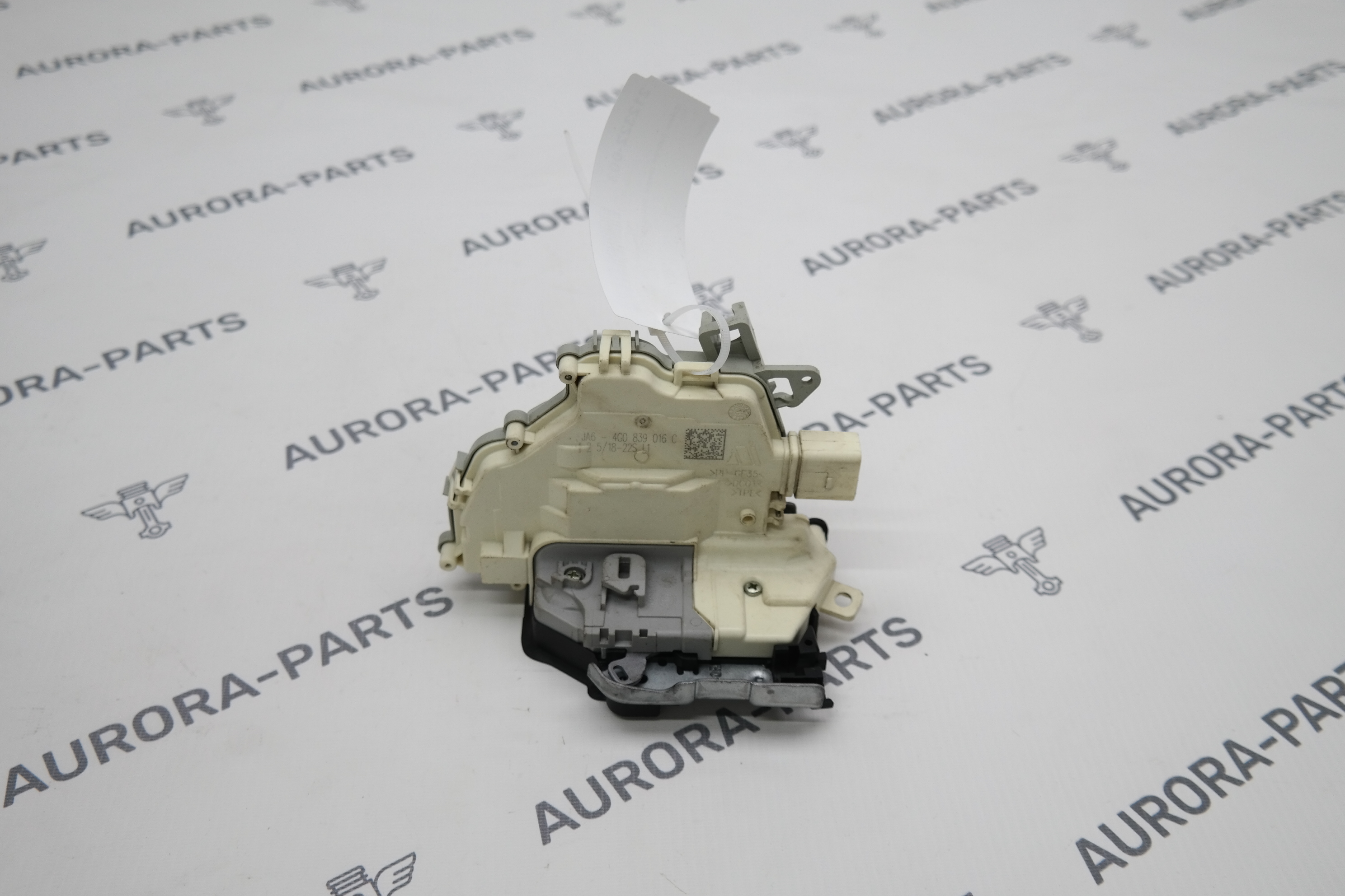 Замок задней двери RH Audi Q7