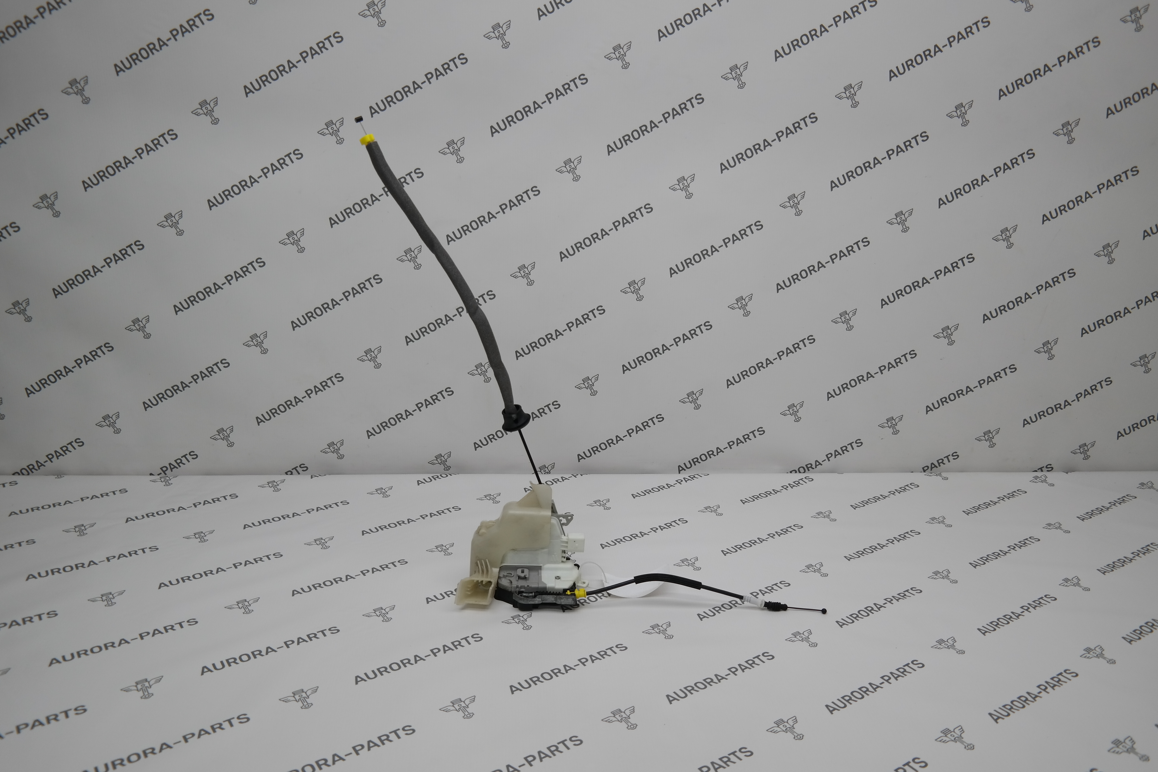 Замок передней двери RH Audi Q7