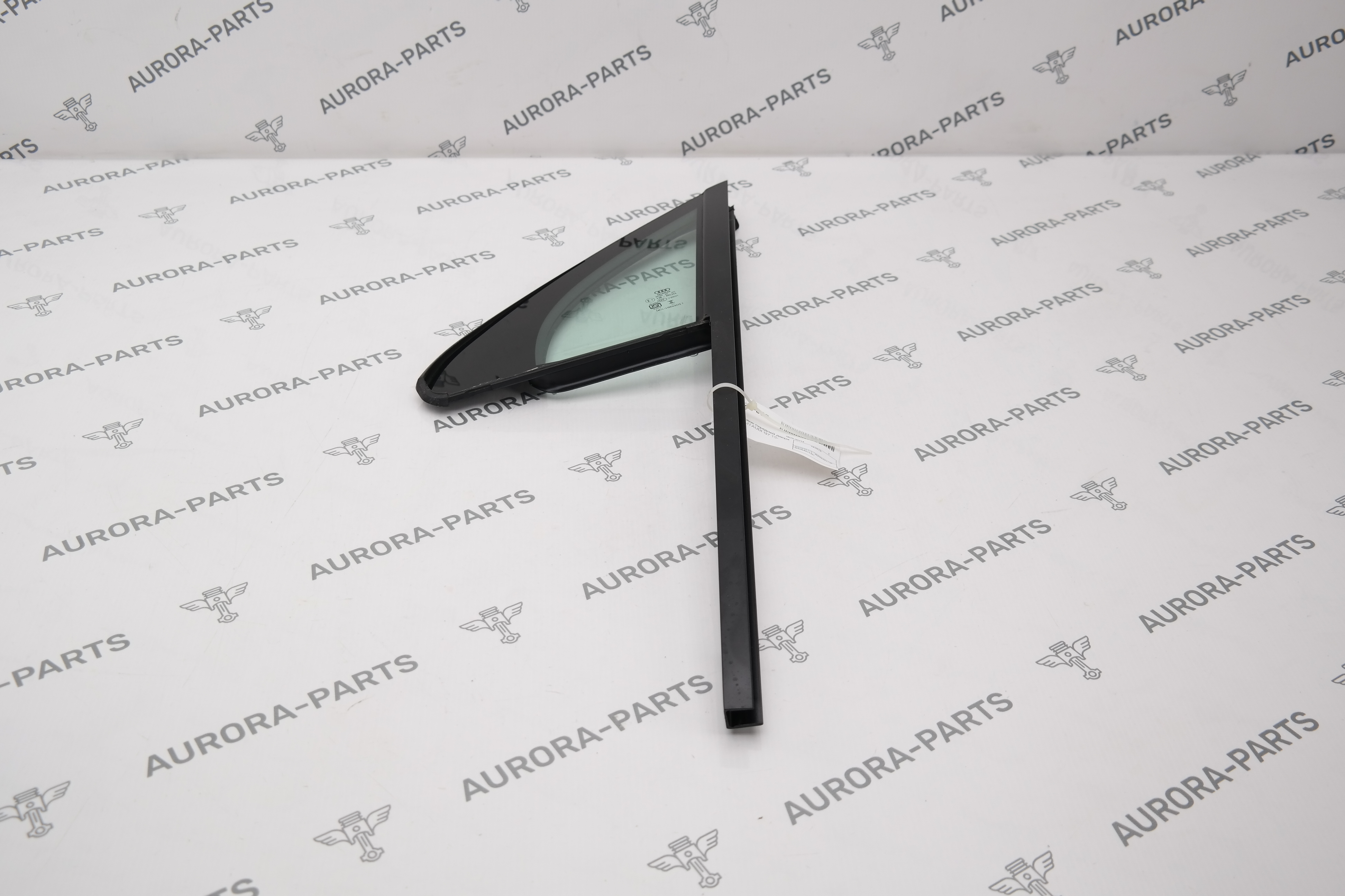 Стекло боковое передней двери (форточка) LH Audi Q7