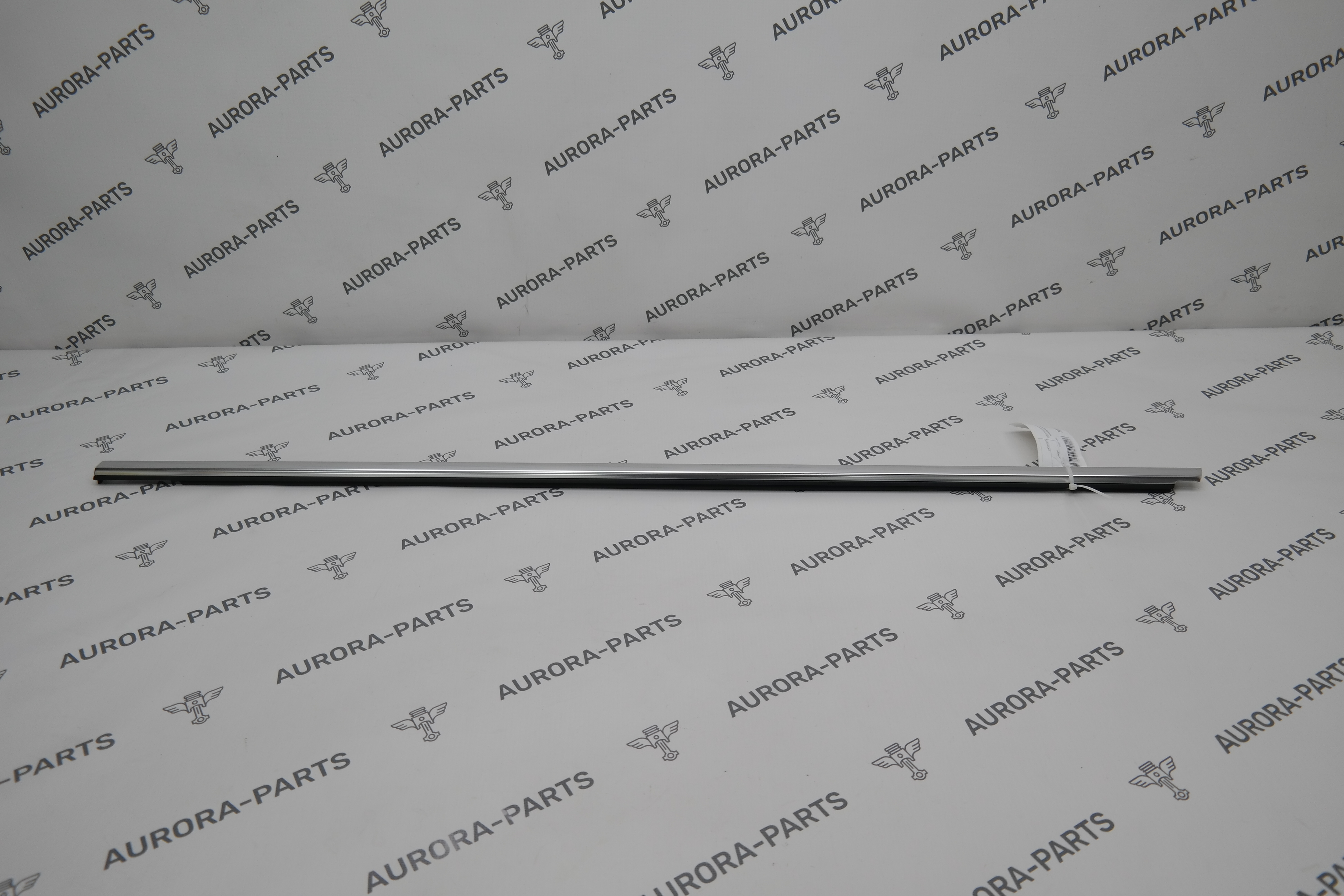 Уплотнитель передней двери (Бархотка) (Хромированный) LH Audi Q7
