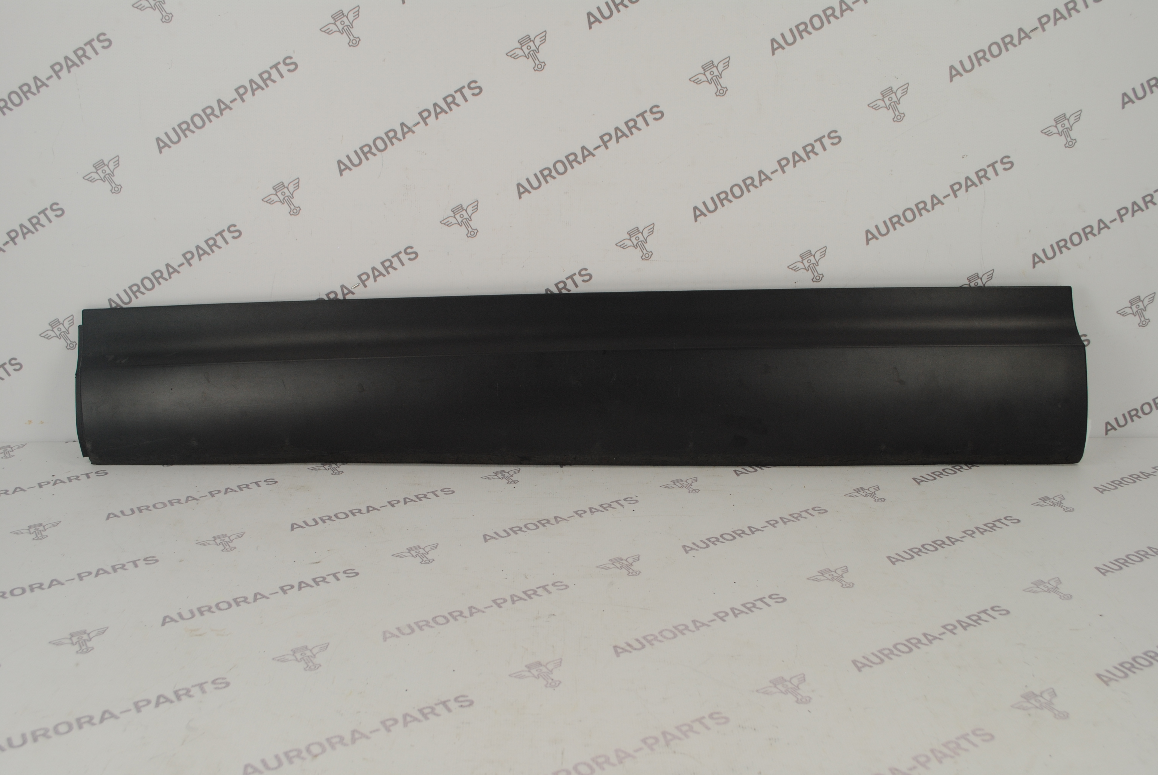 Молдинг, накладка передней двери снизу LH Land Rover Discovery