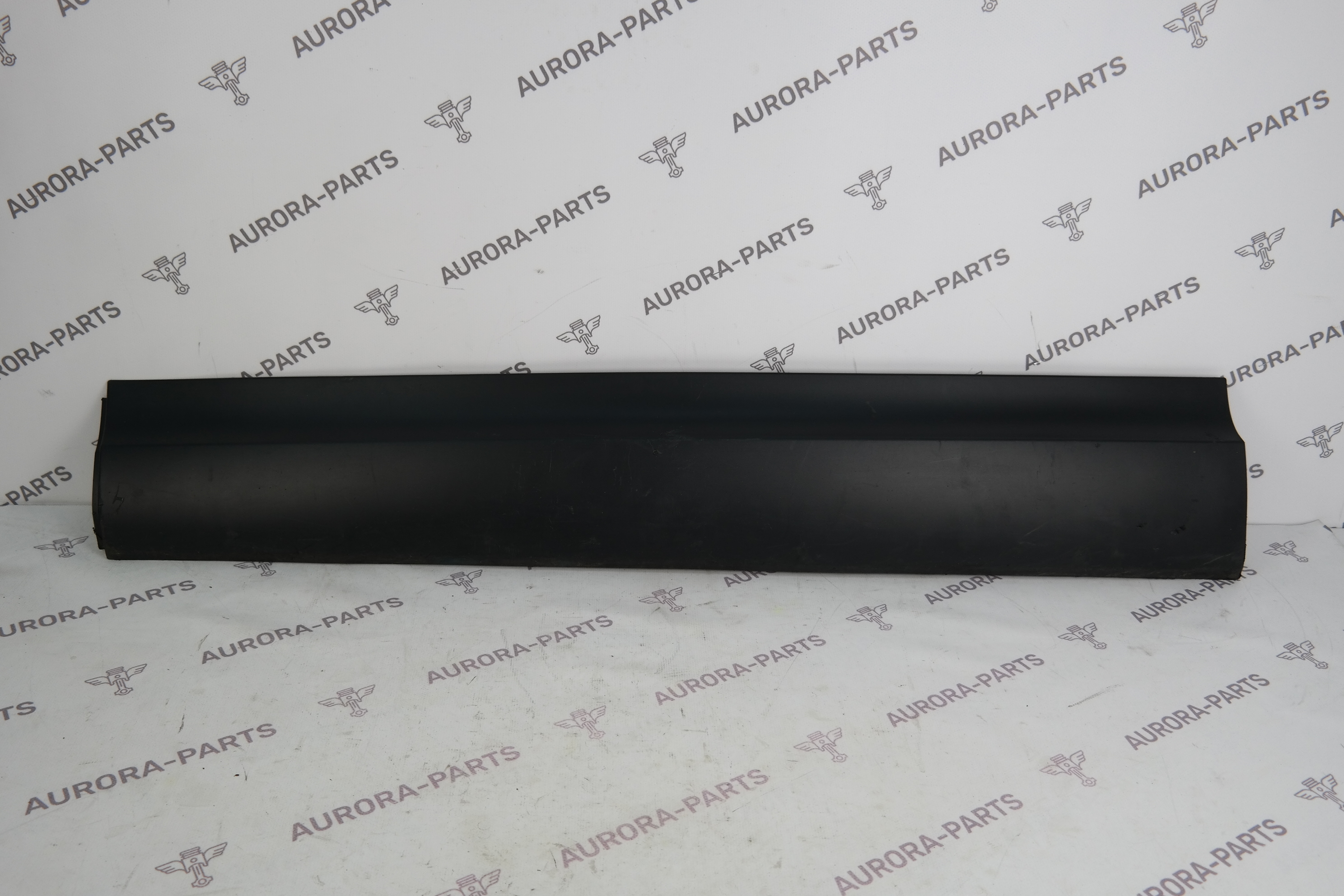 Молдинг, накладка передней двери снизу LH Land Rover Discovery