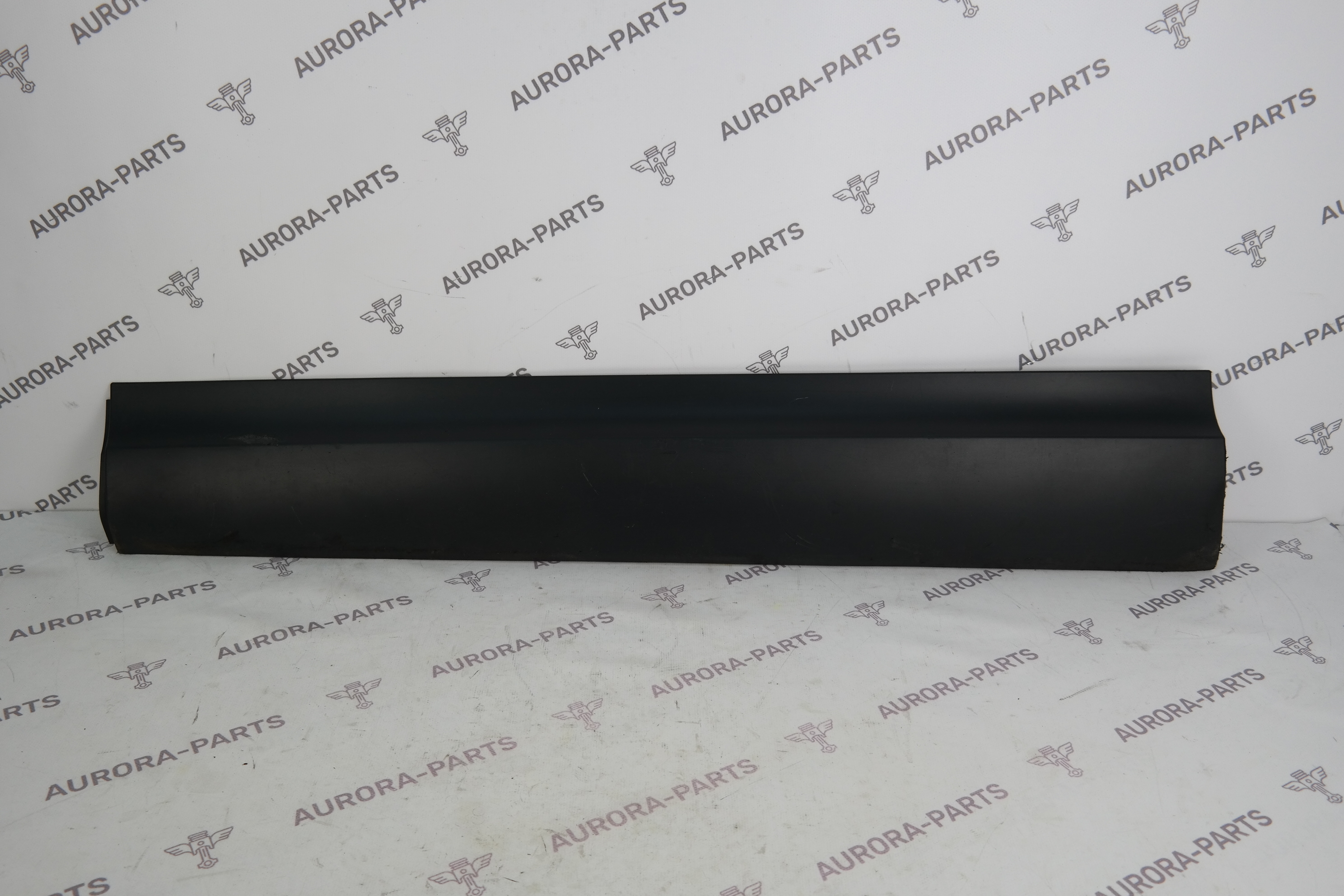 Молдинг, накладка передней двери снизу LH Land Rover Discovery