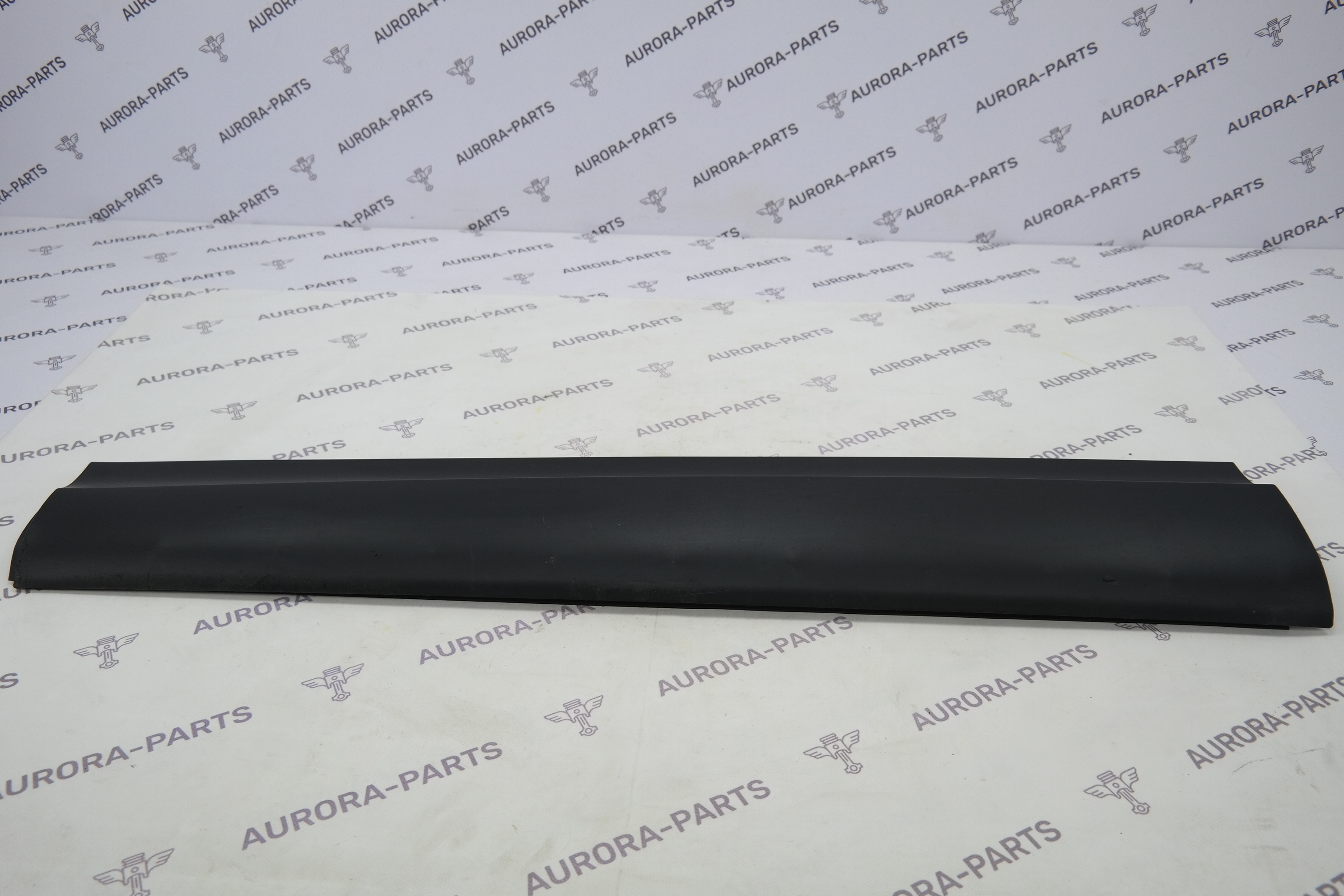 Молдинг, накладка передней двери снизу LH Land Rover Discovery