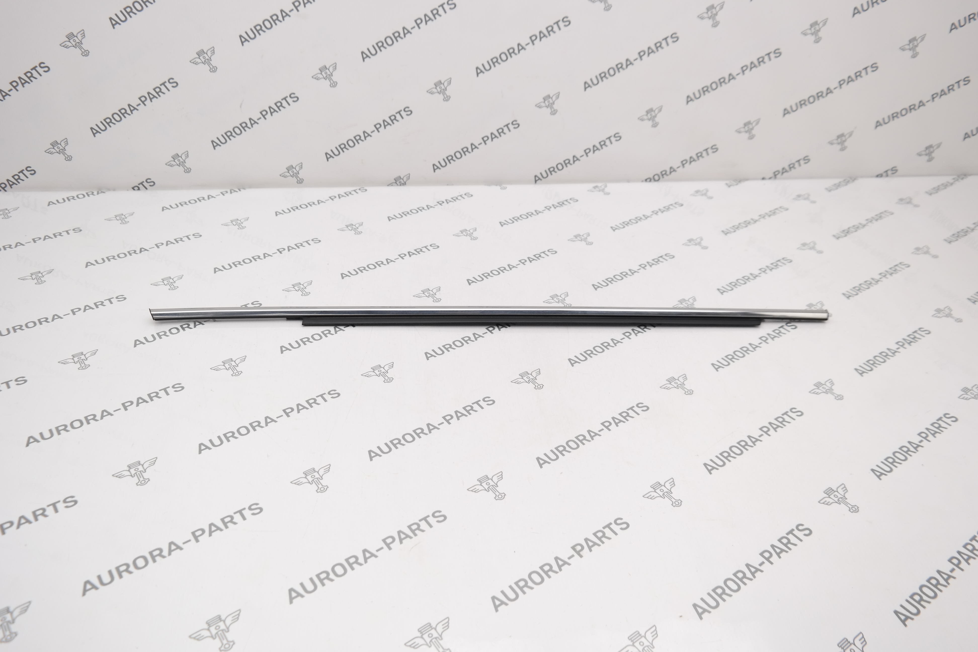 Уплотнитель задней двери хромированный (Бархотка) LH Mazda CX-5