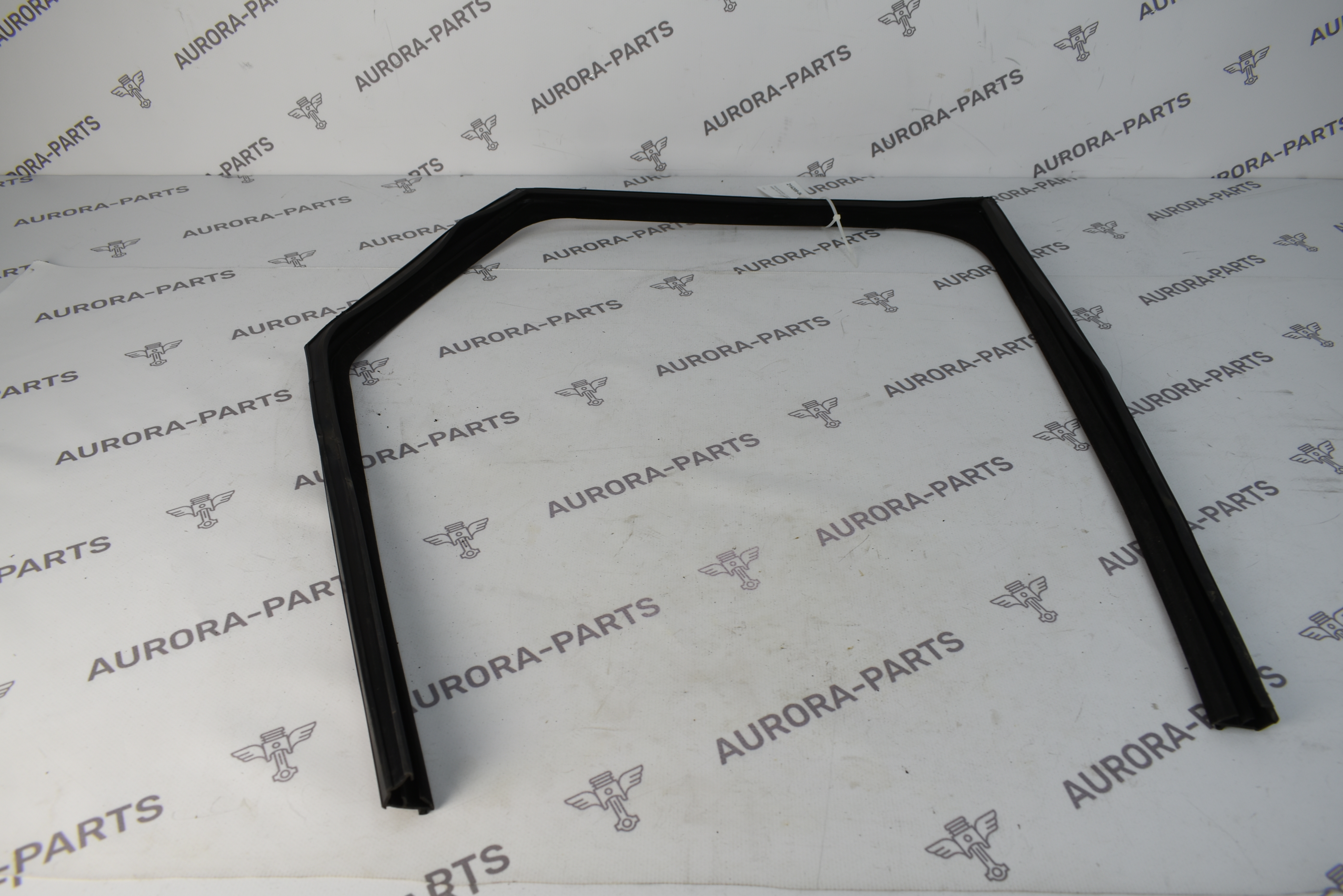 Направляющая стекла задней двери RH Land Rover Discovery