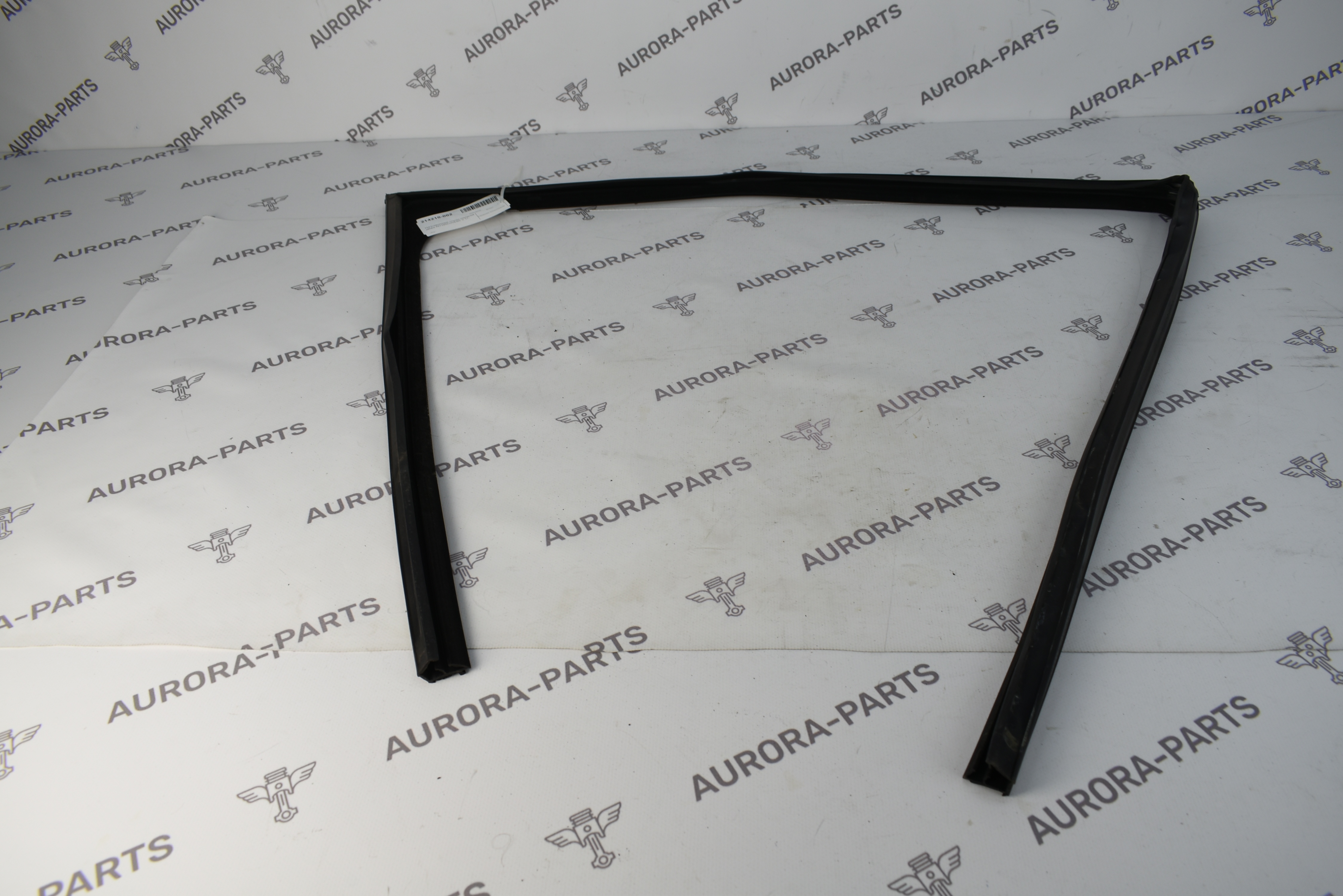 Направляющая стекла передней двери RH Land Rover Discovery