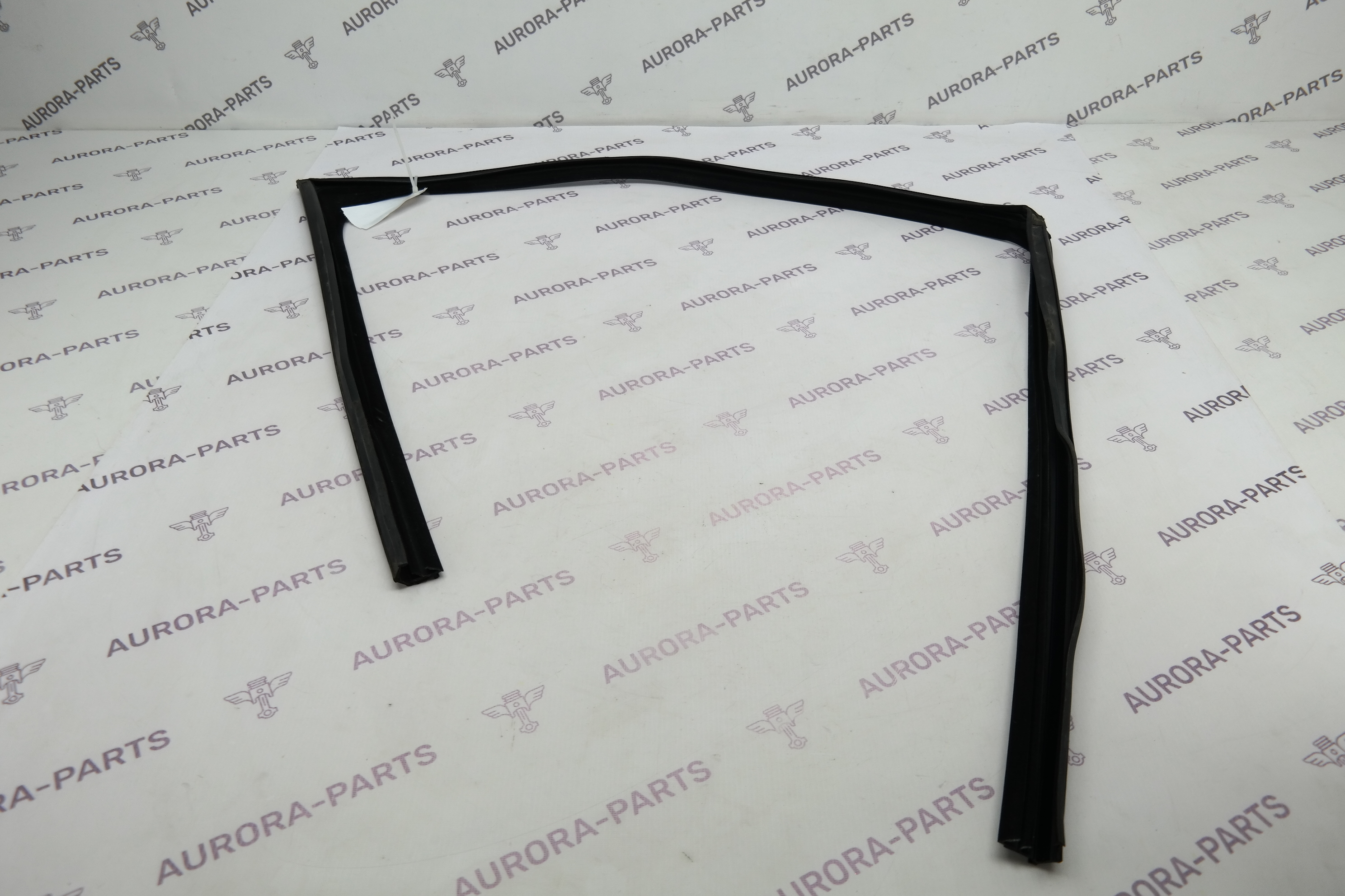 Направляющая стекла передней двери RH Land Rover Discovery