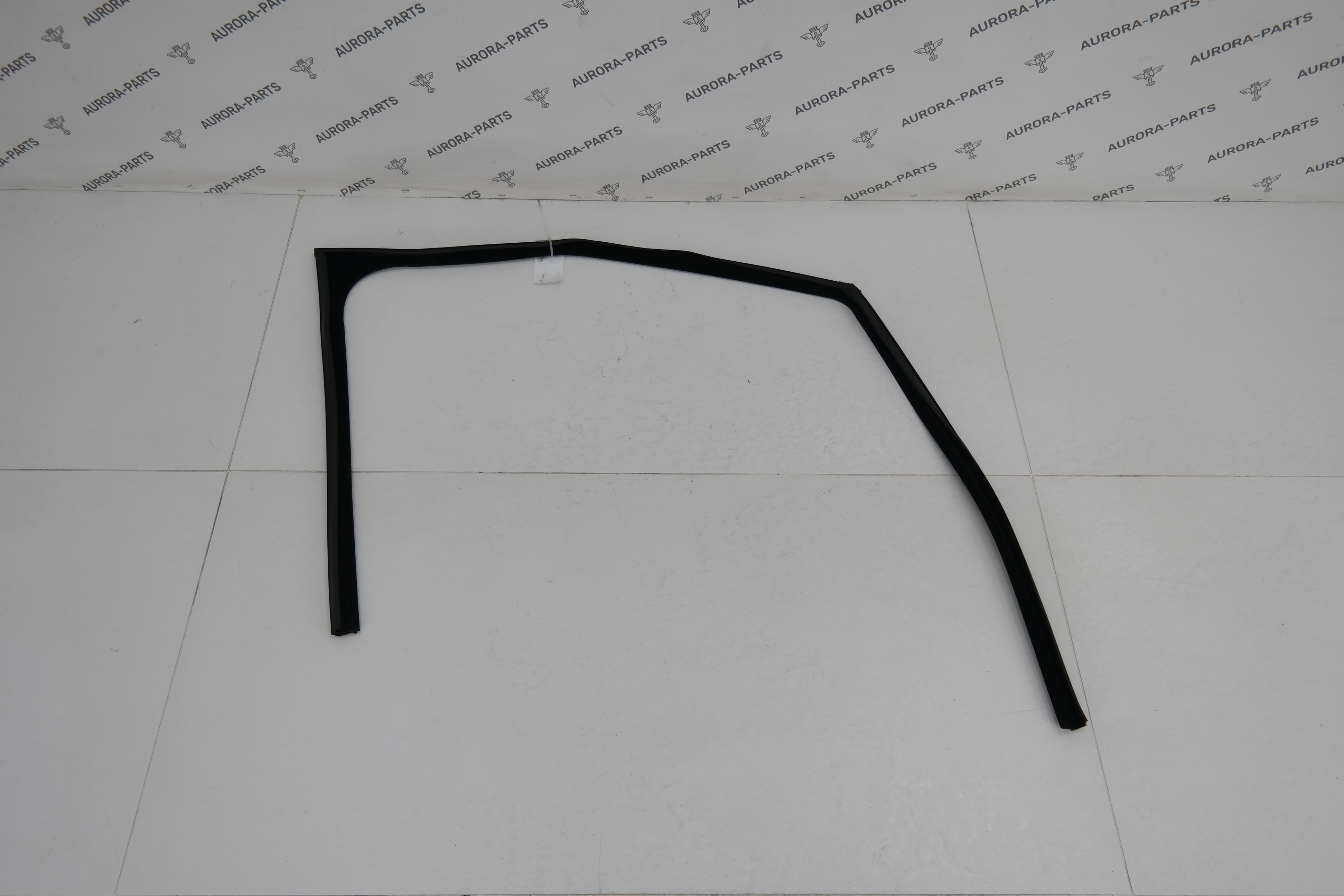 Направляющая стекла передней двери RH Land Rover Discovery