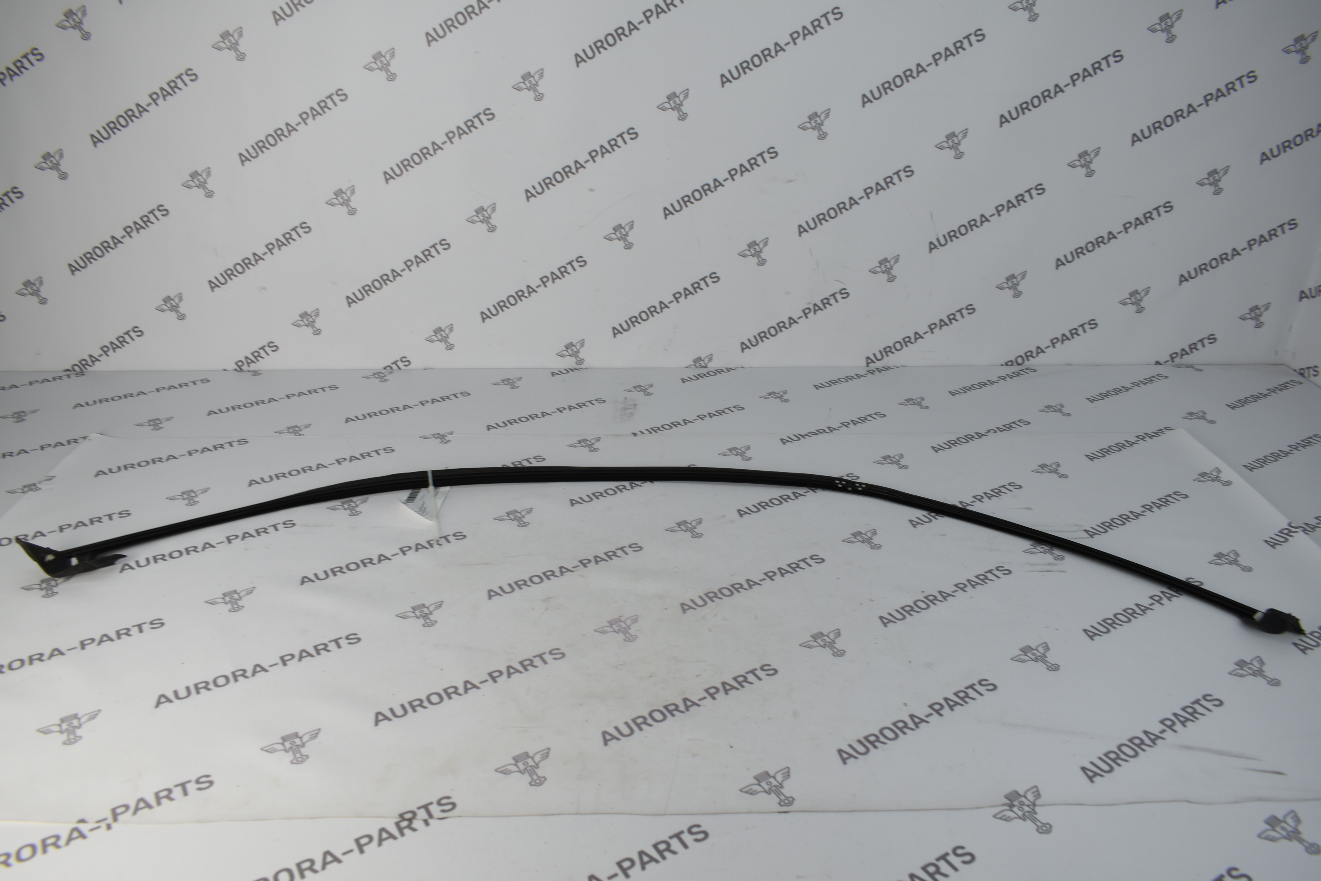 Уплотнитель передней двери (верхний, на двери) LH Land Rover Discovery