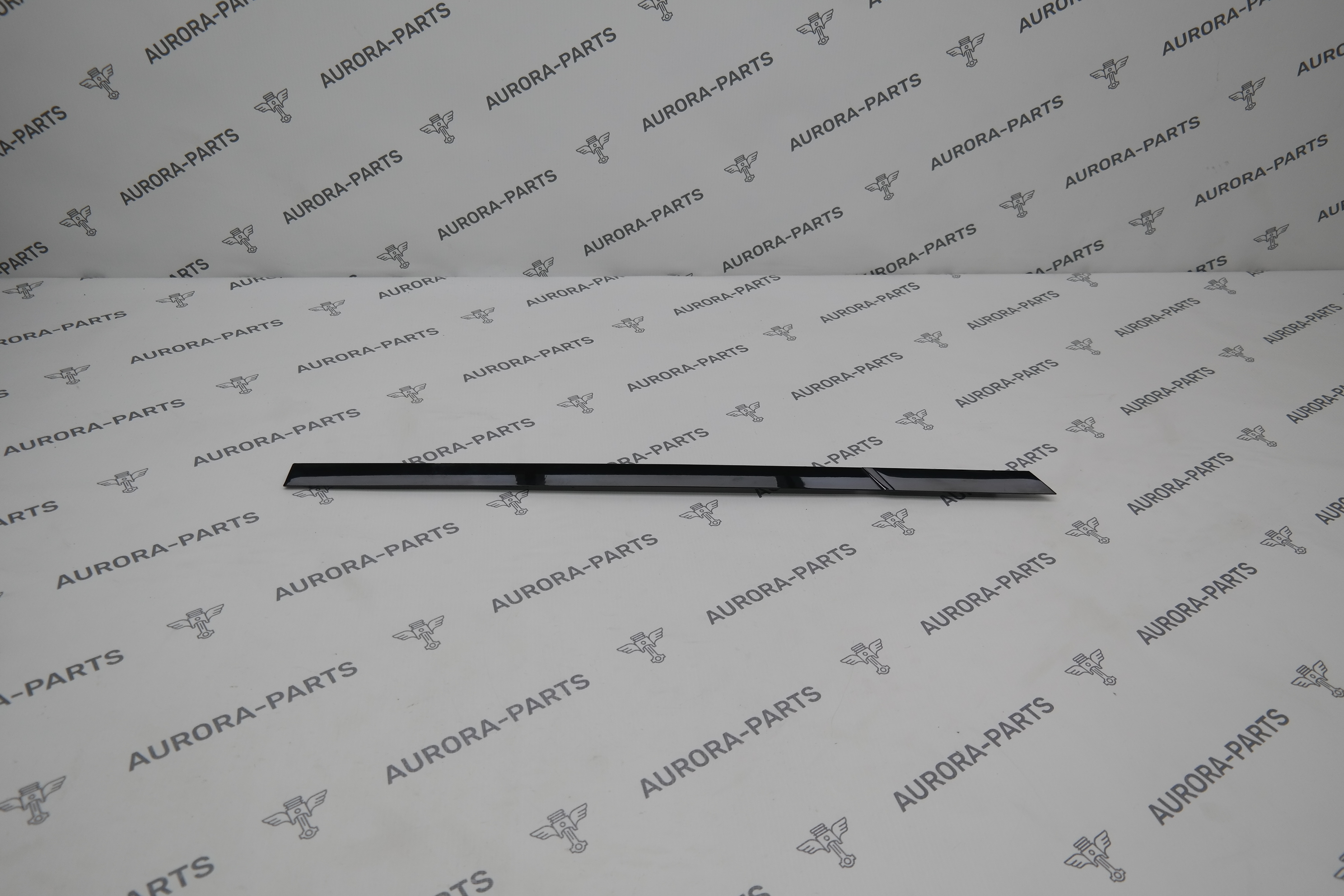 Молдинг рамки задней двери (верхний) LH Land Rover Discovery