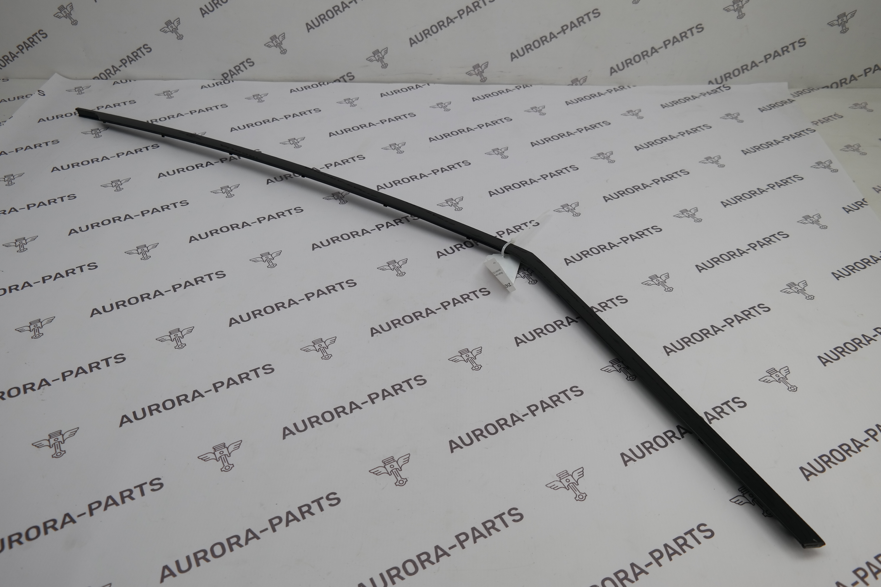 Молдинг рамки передней двери (верхний) LH Land Rover Discovery