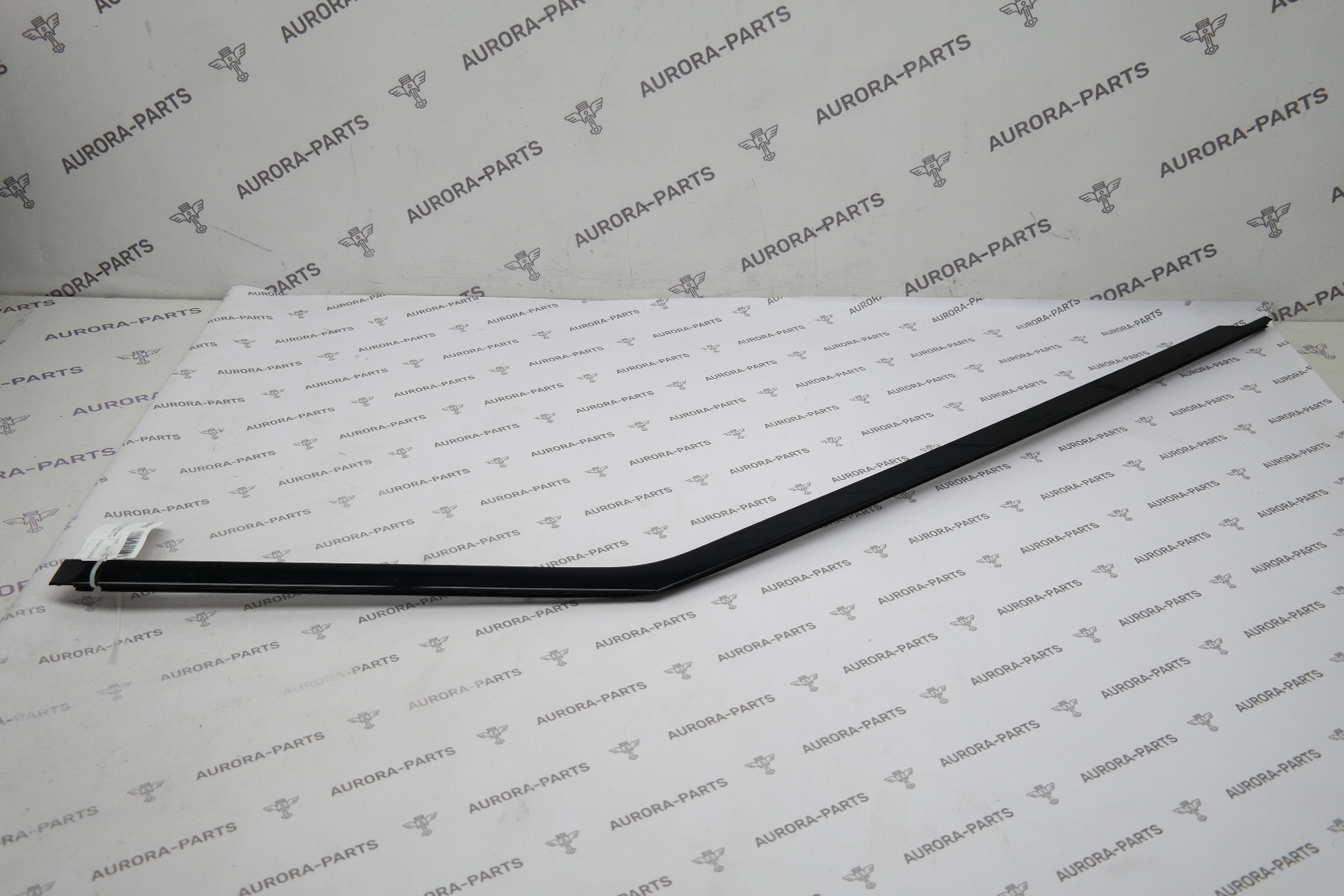 Молдинг рамки передней двери (верхний) LH Land Rover Discovery