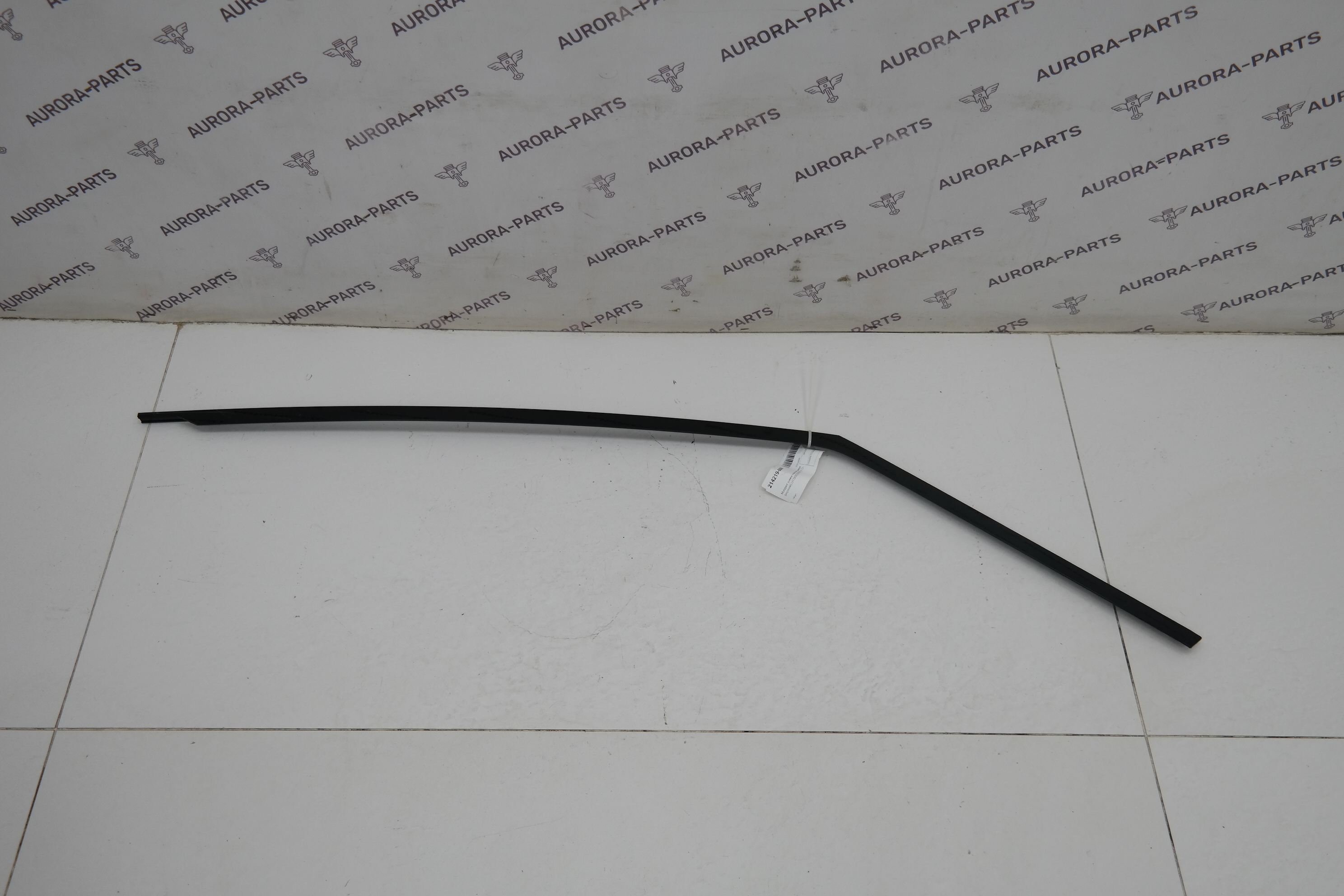 Молдинг рамки передней двери (верхний) LH Land Rover Discovery