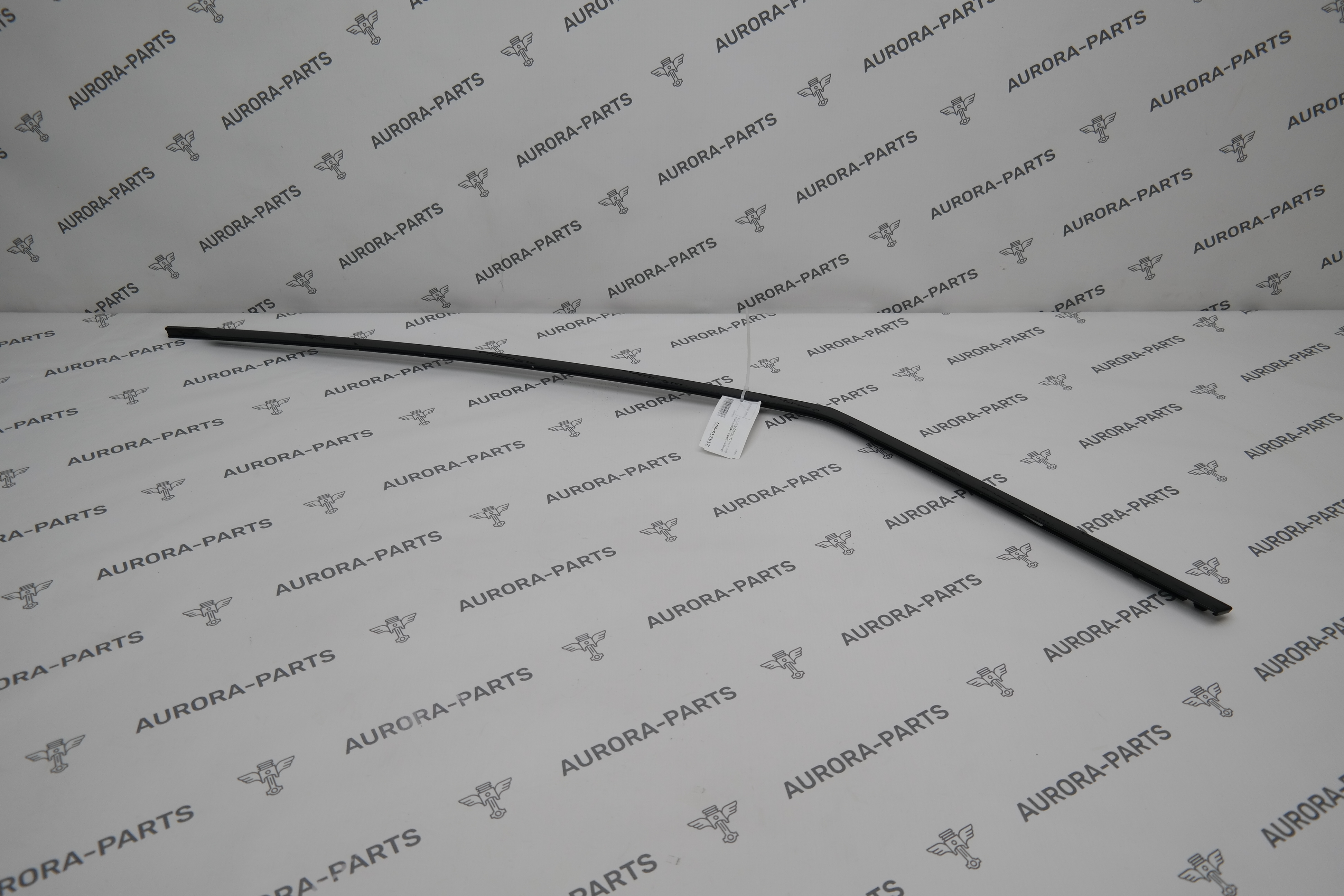 Молдинг рамки передней двери (верхний) LH Land Rover Discovery