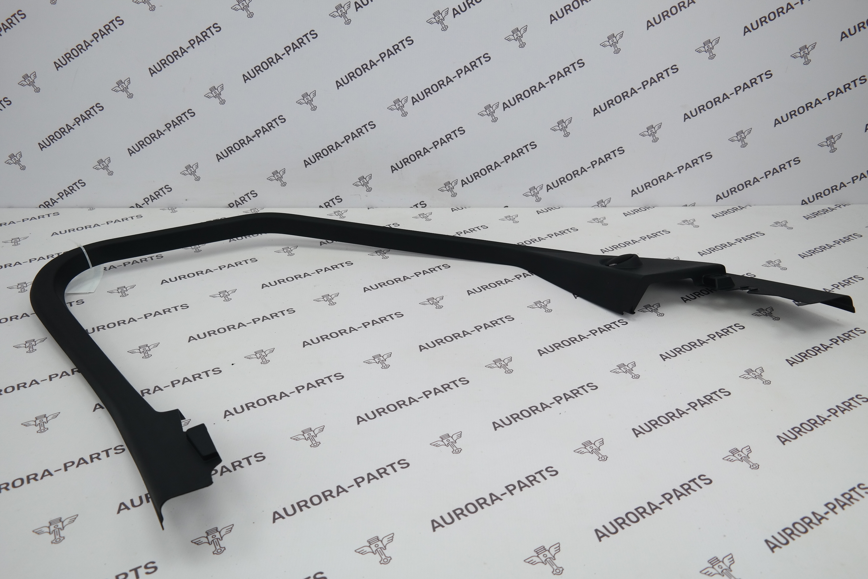 Молдинг рамы окна передней двери (внутри салона) LH Land Rover Discovery