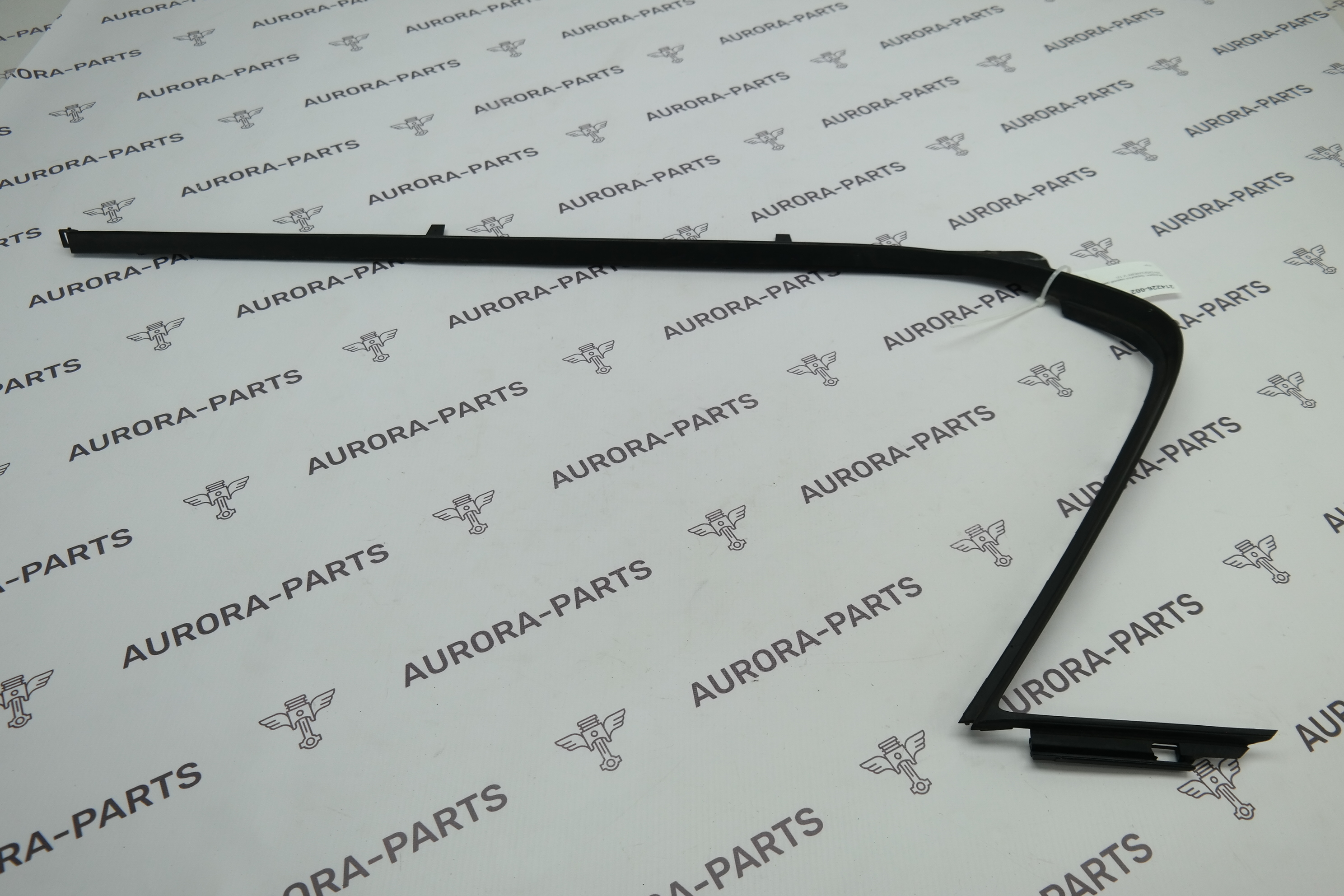 Молдинг, бархотка задней двери RH Land Rover Discovery