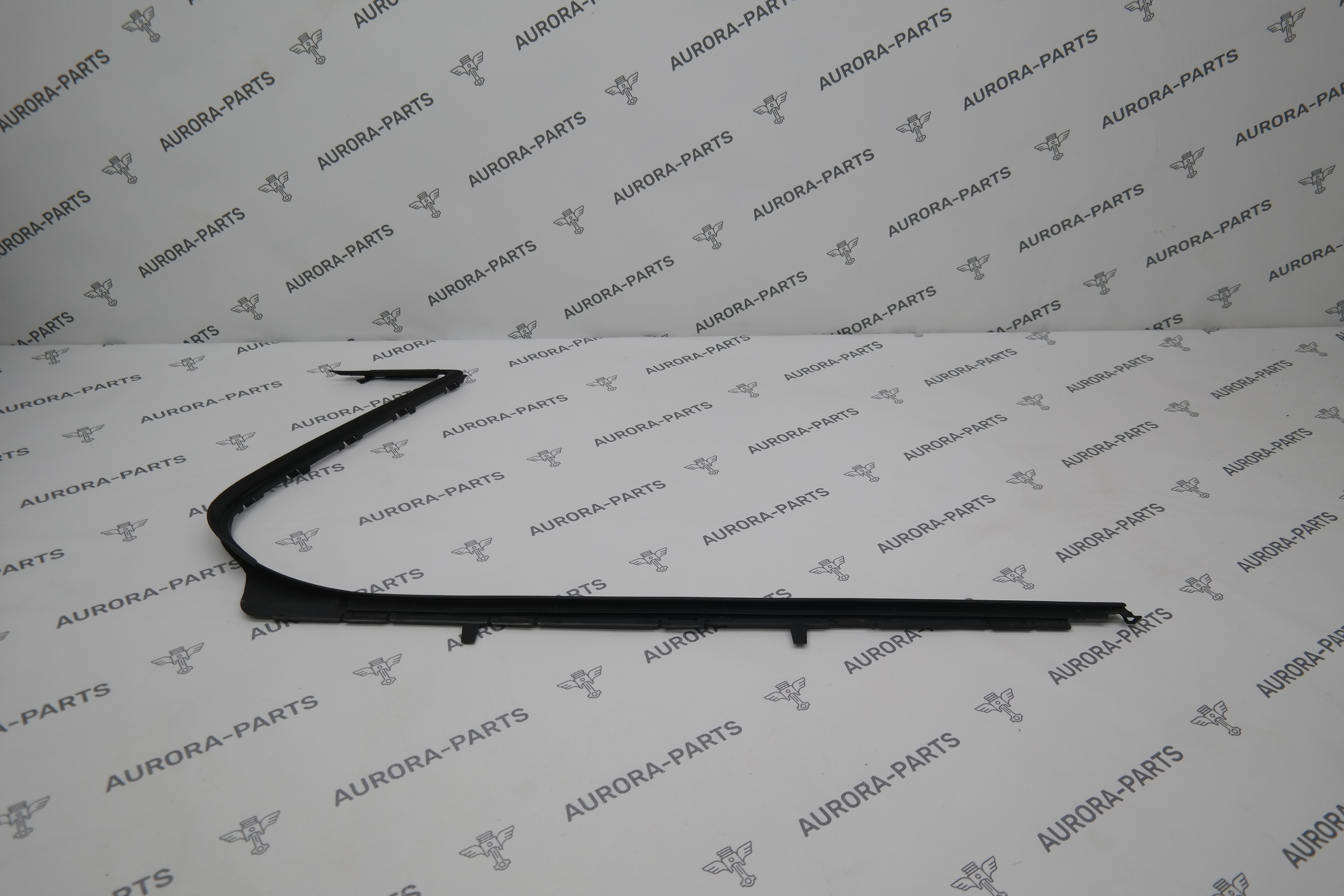 Молдинг, бархотка задней двери RH Land Rover Discovery