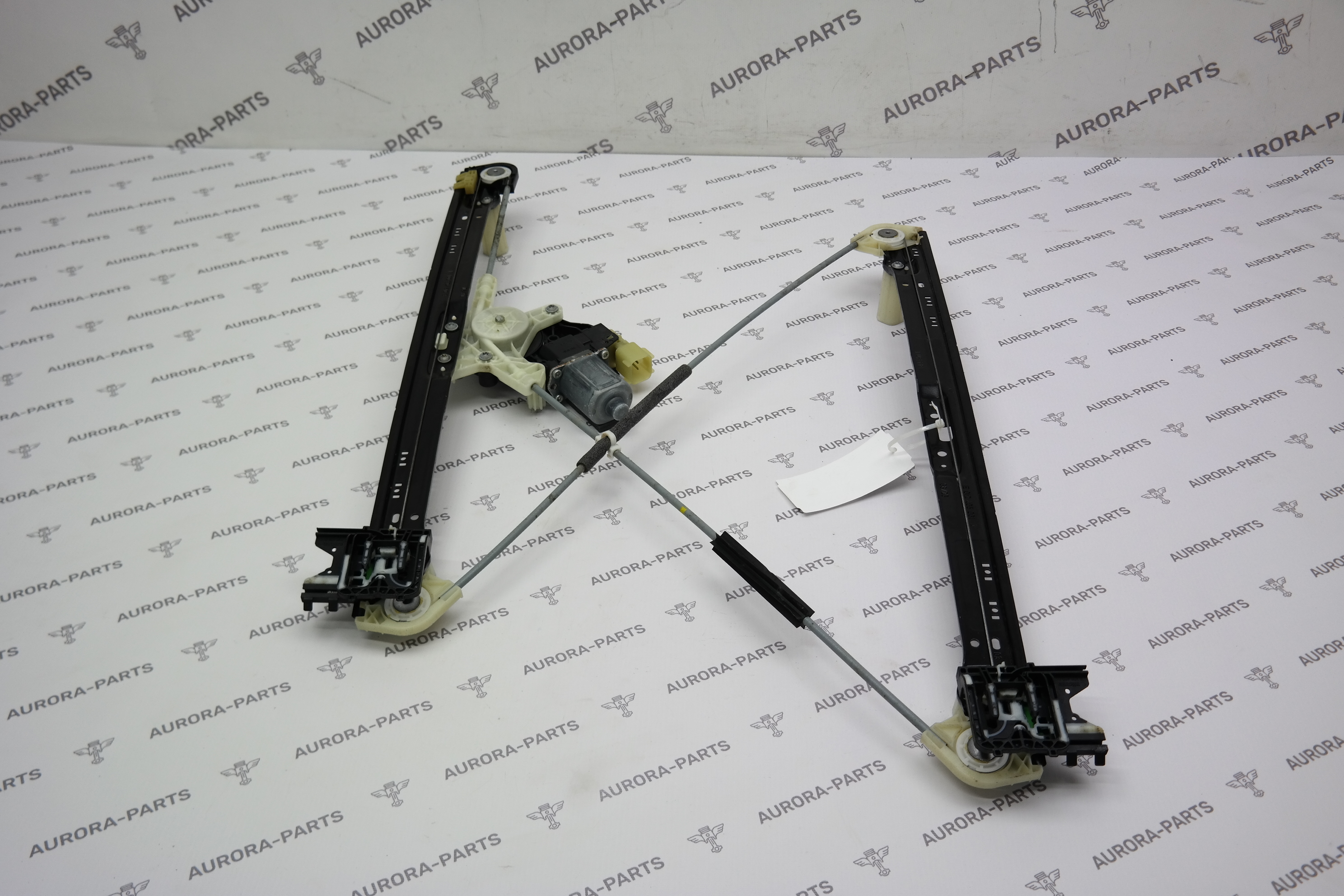 Стеклоподъемник с электромотором  передней двери RH Land Rover Range Rover 30DDTX